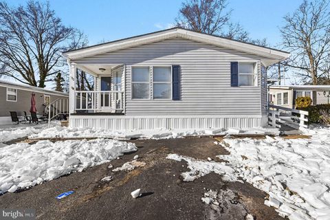 Mobile Home For Sale - 40 Tearose Dr<br/> MIDDLE RIVER, MD 21220