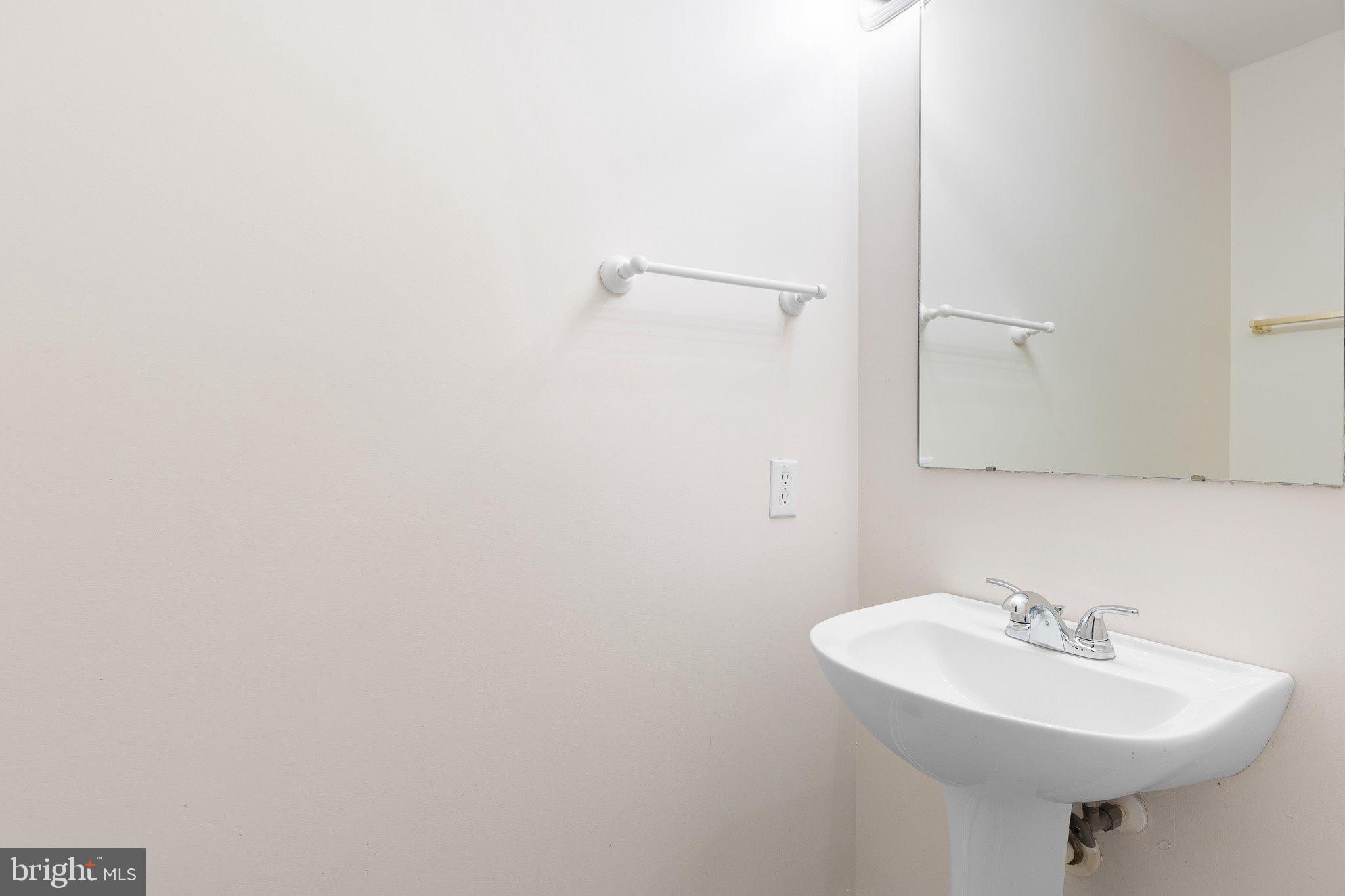 CHESAPEAKE CLUB CONDOS - Residential