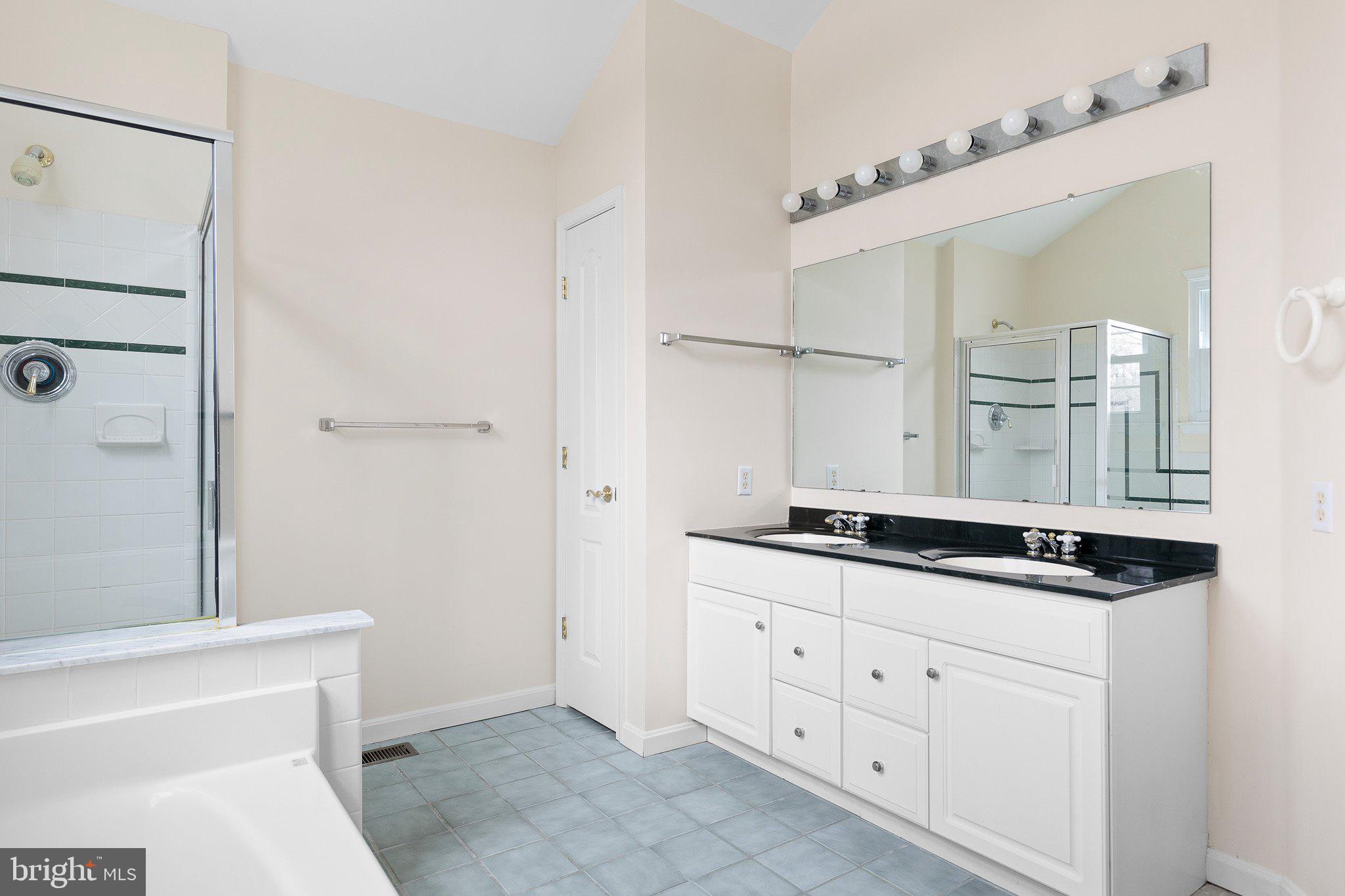 CHESAPEAKE CLUB CONDOS - Residential