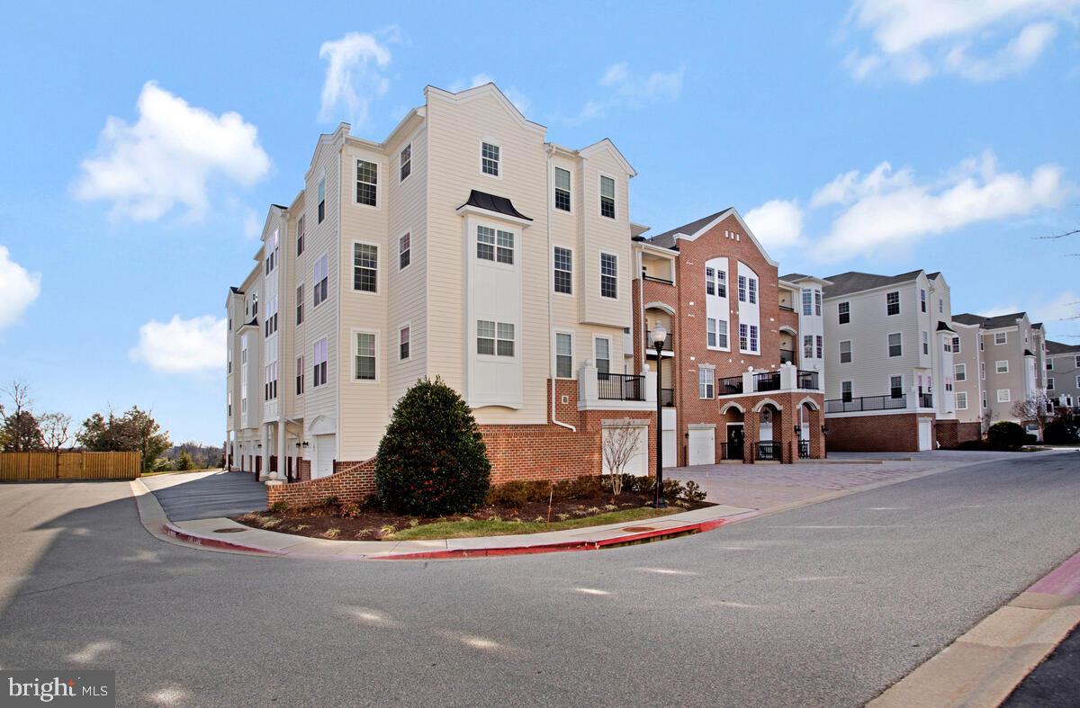 GATHERINGS AT LYNDWOOD - Residential