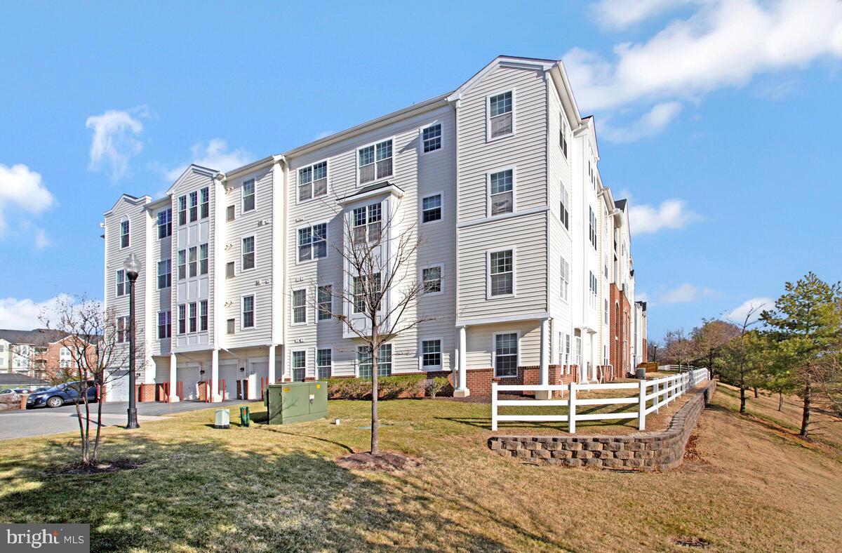 GATHERINGS AT LYNDWOOD - Residential