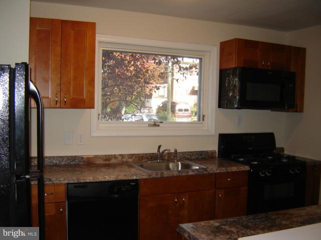 GLASSMANOR - Residential Lease