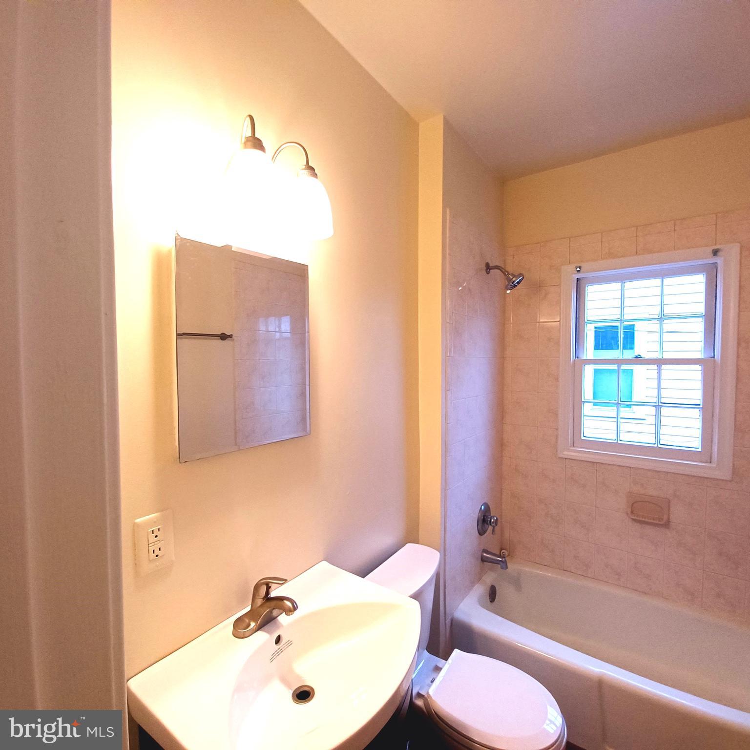 OLD TOWN - Residential Lease