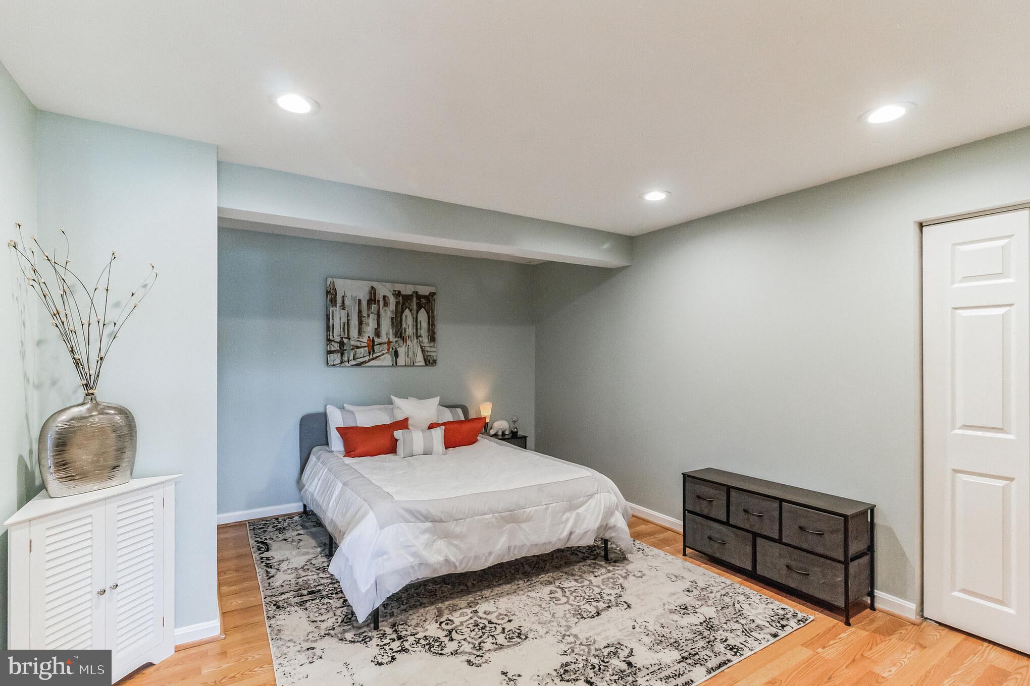 BRADDOCK MANOR - Residential