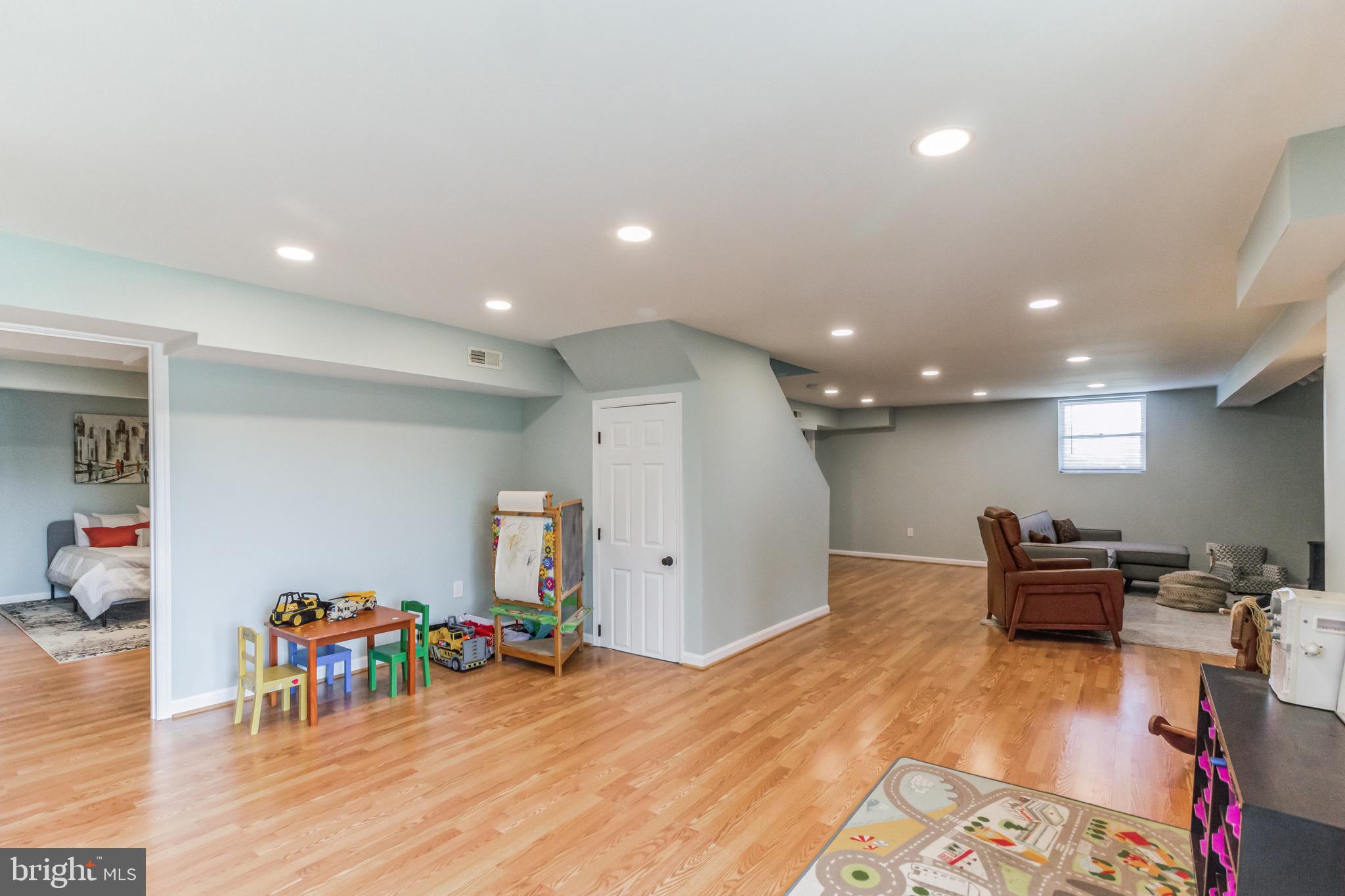 BRADDOCK MANOR - Residential