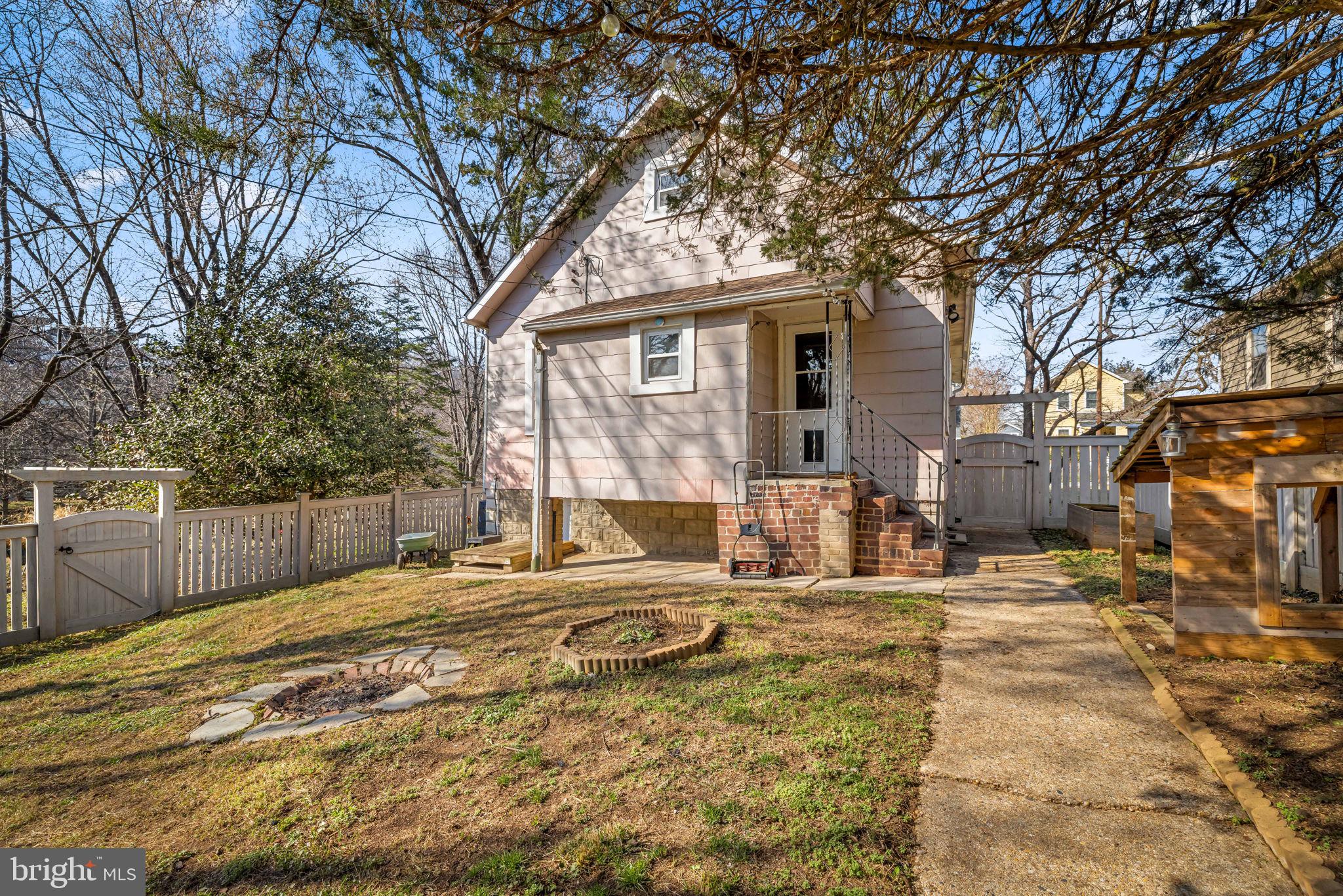 MOUNT WASHINGTON - Residential