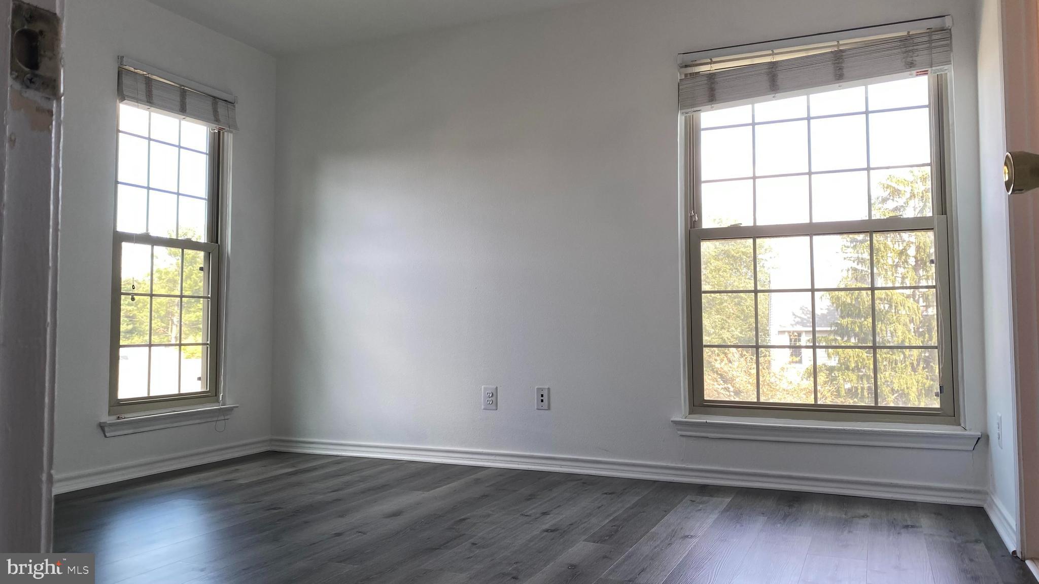 PENDERBROOK SQUARE CONDOMINIUMS - Residential Lease