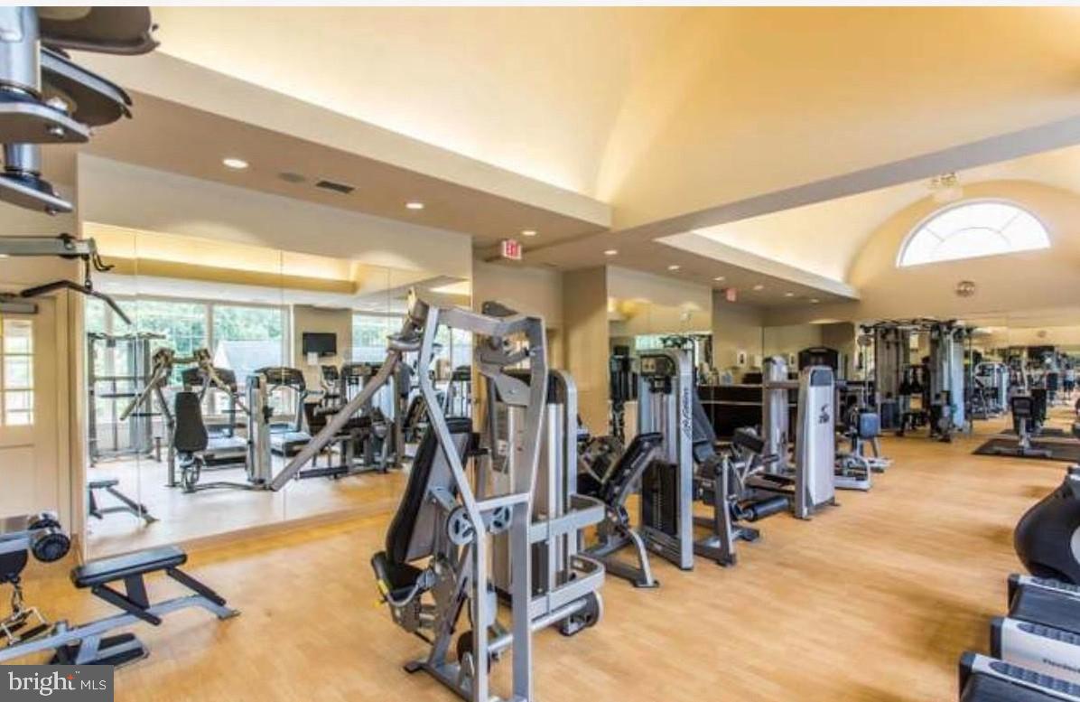 PENDERBROOK SQUARE CONDOMINIUMS - Residential Lease