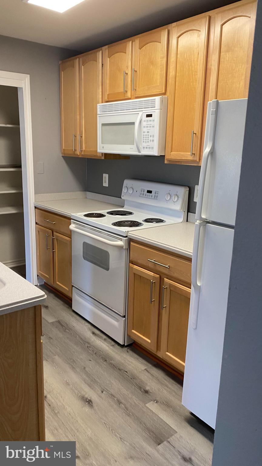 PENDERBROOK SQUARE CONDOMINIUMS - Residential Lease