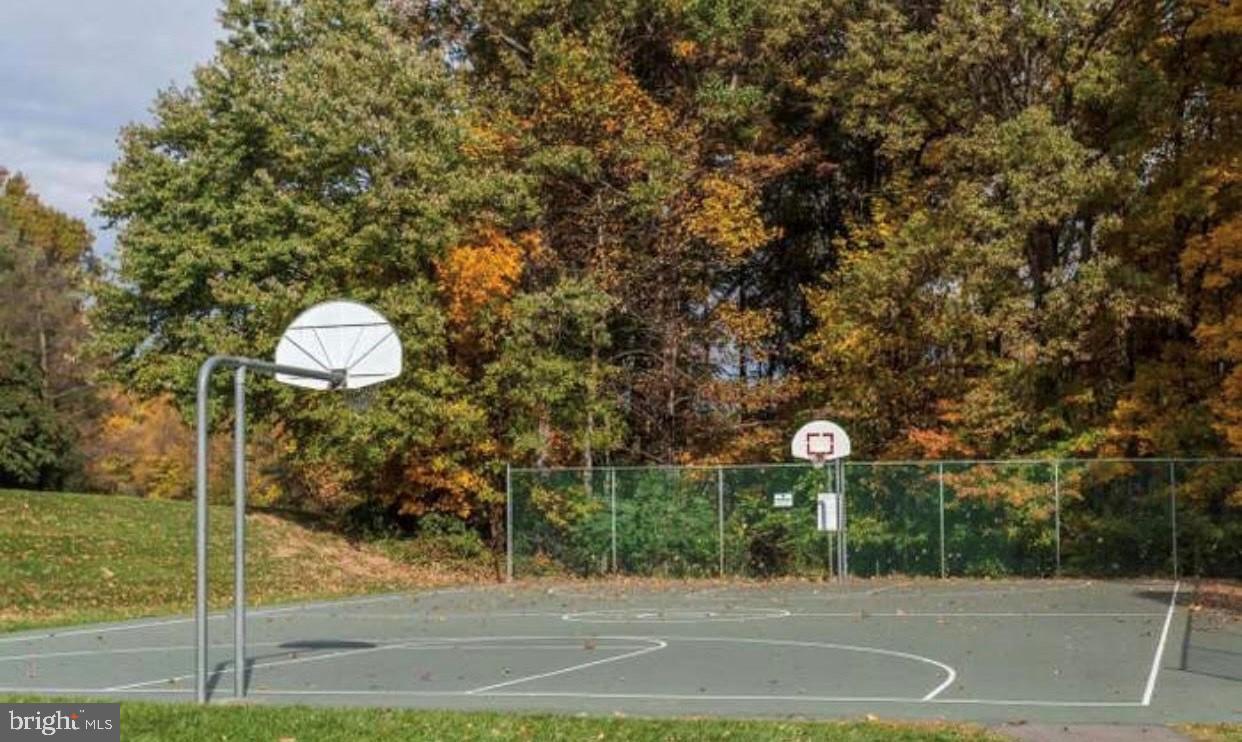 PENDERBROOK SQUARE CONDOMINIUMS - Residential Lease