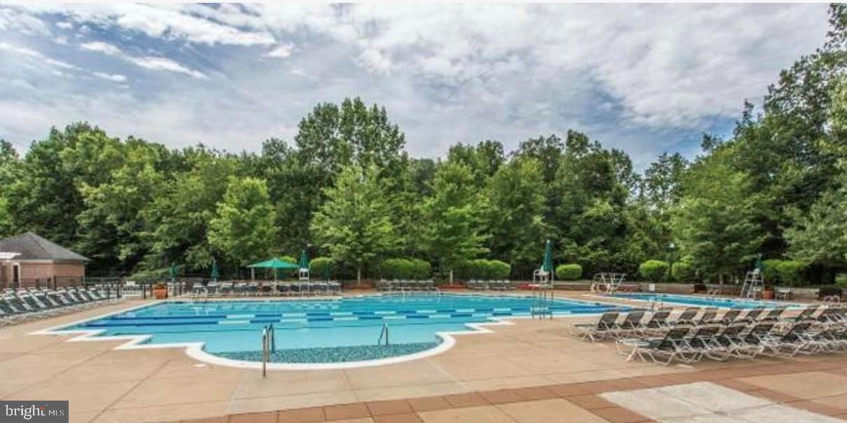 PENDERBROOK SQUARE CONDOMINIUMS - Residential Lease