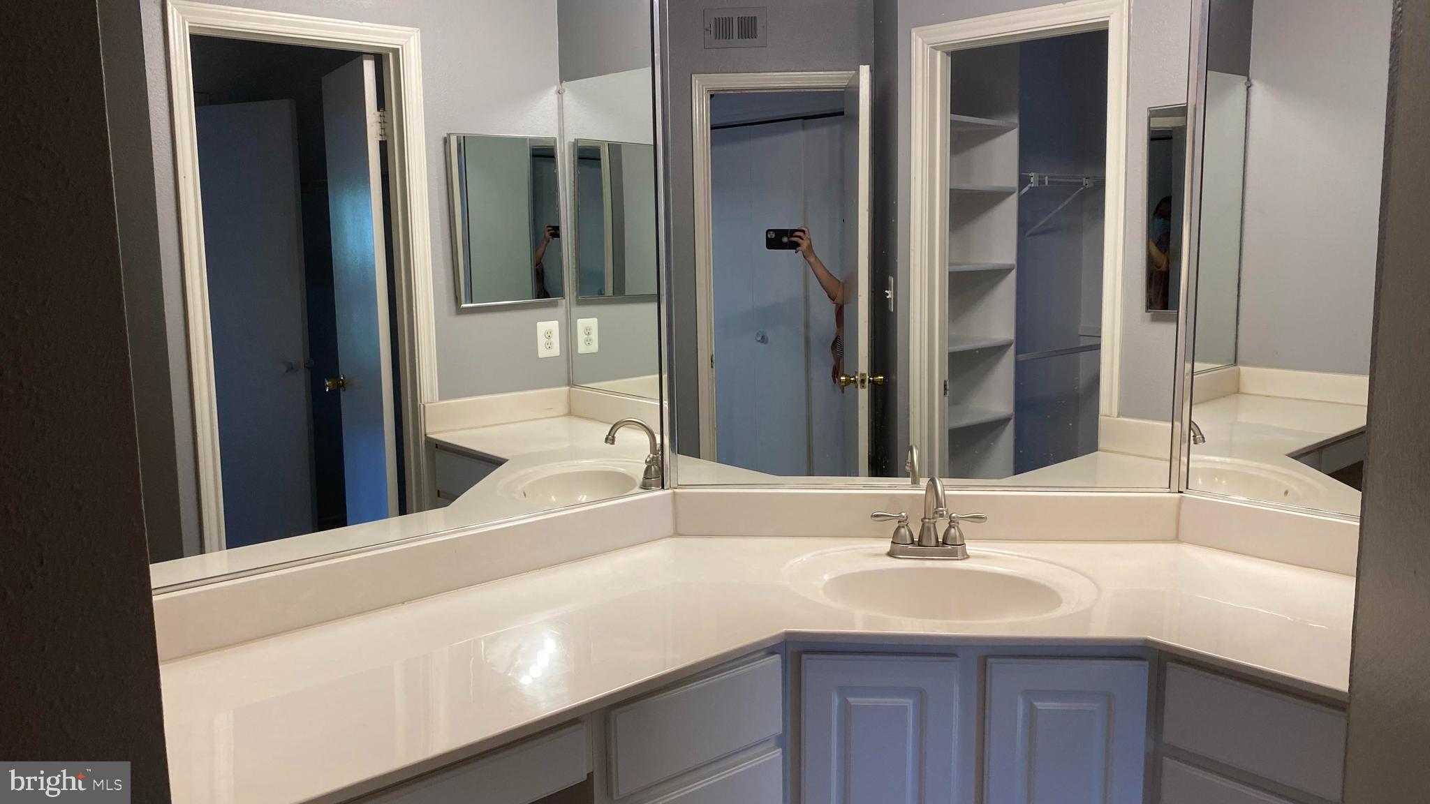 PENDERBROOK SQUARE CONDOMINIUMS - Residential Lease