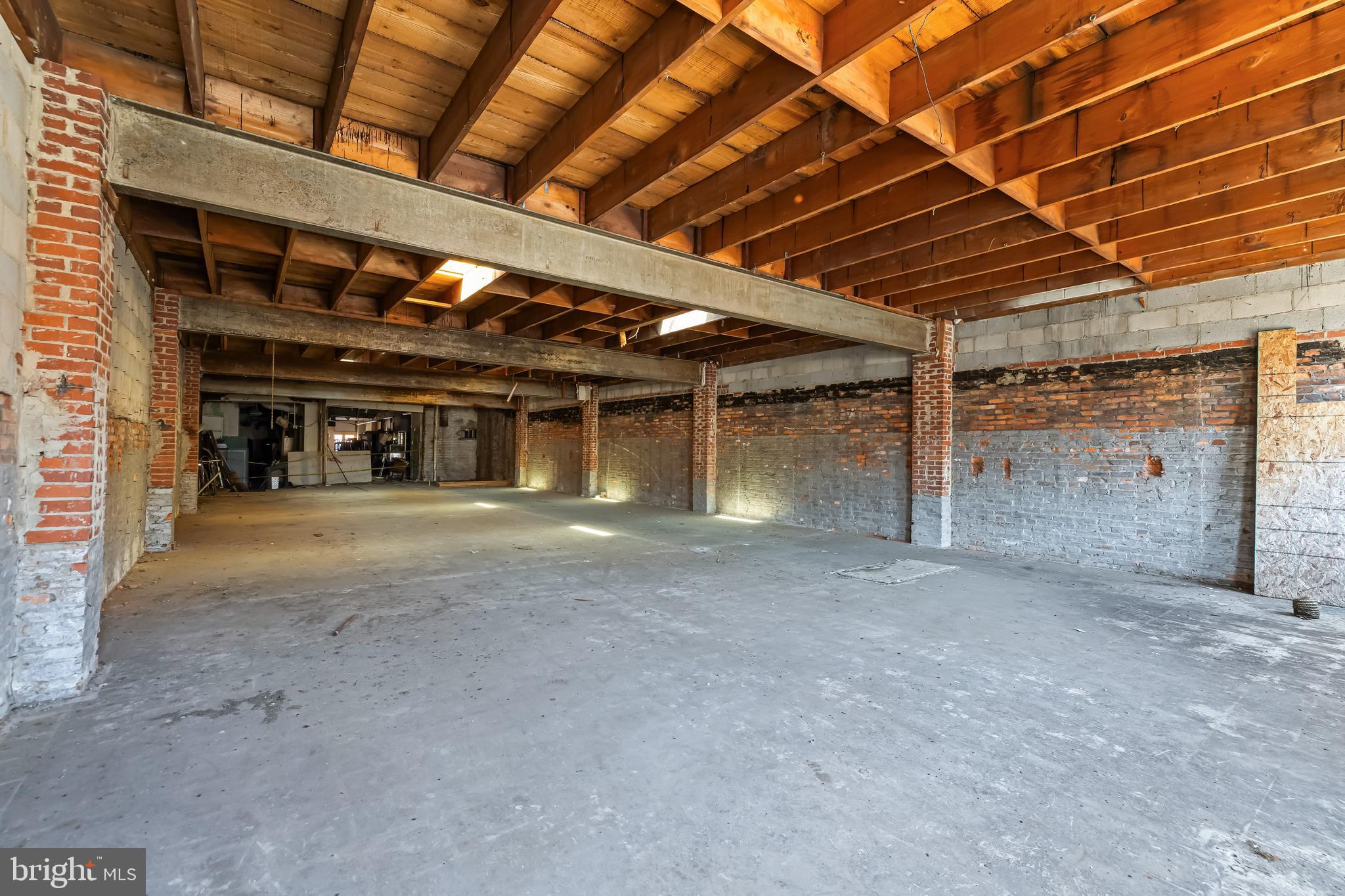 858 TYSON STREET