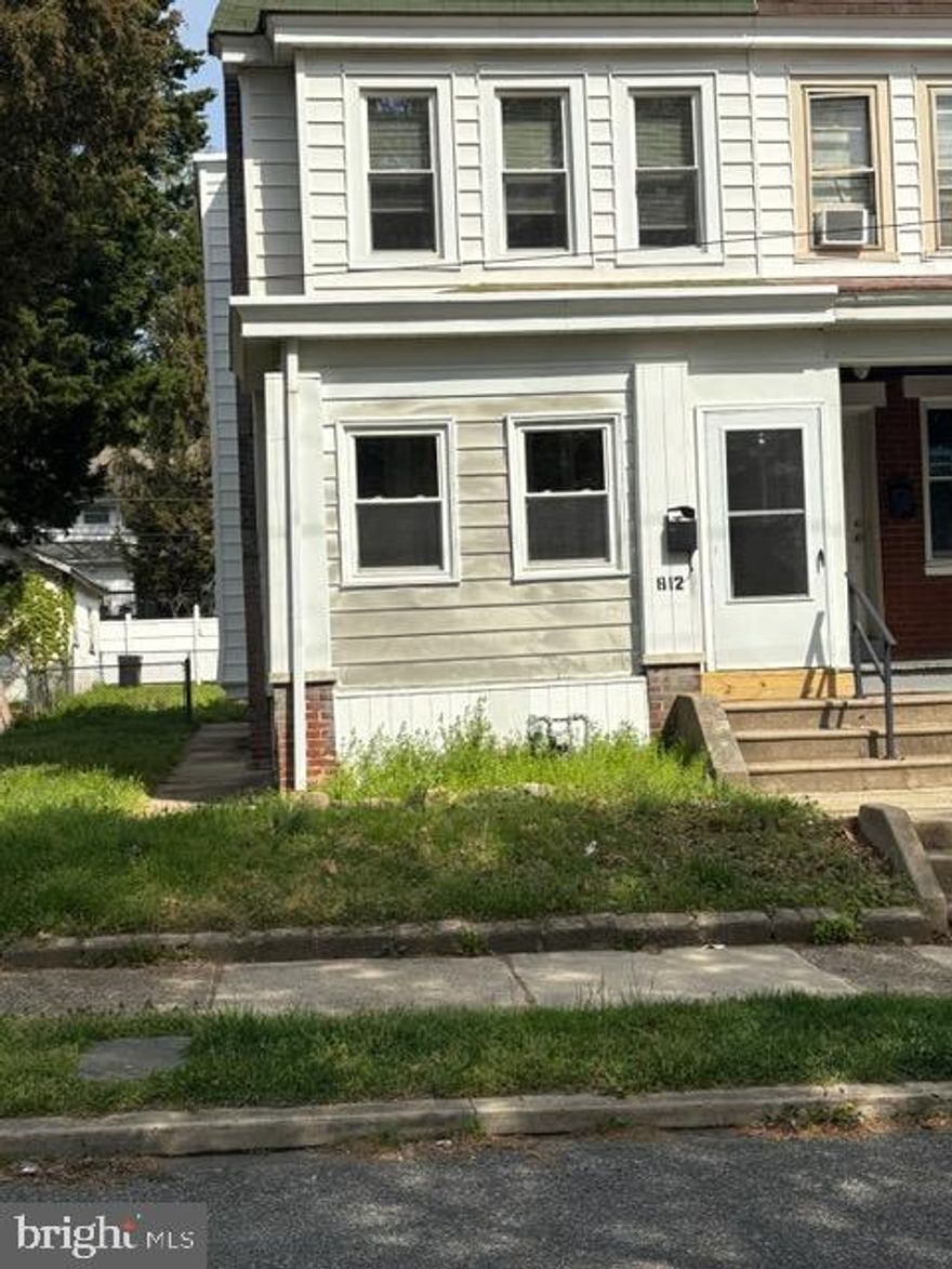 ATTENTION INVESTORS.  Spacious 3 BR 2BA house near Widener University.  Possible fourth bedroom on lower level.  Great location, directly off Melrose,  just blocks from the University, and across the street from the park.  Ideal student rental property.