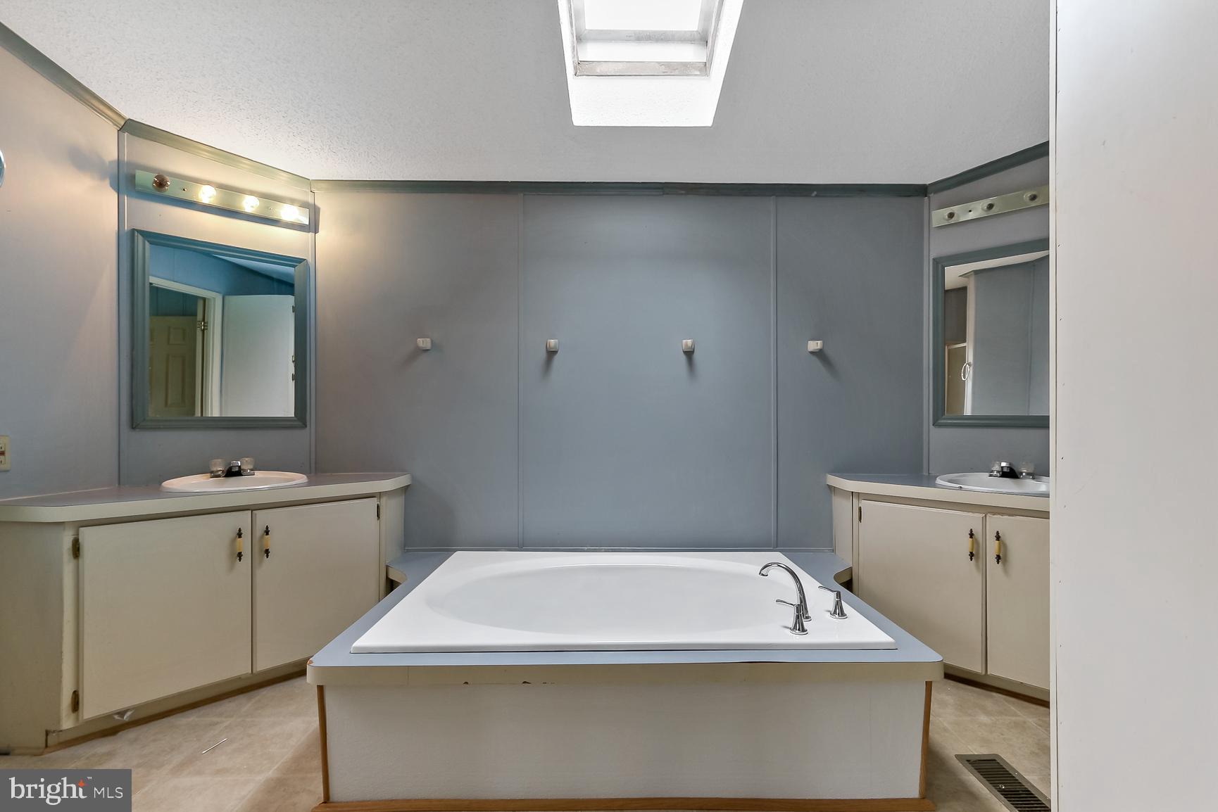 REEDS AT BAYVIEW MOBILE PARK - Residential