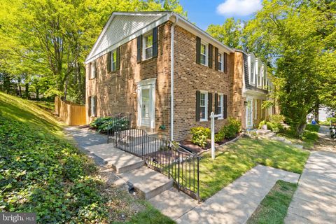 Photo of 8581 Chester Grove Court, SPRINGFIELD, VA 22153 (MLS # VAFX2306344)