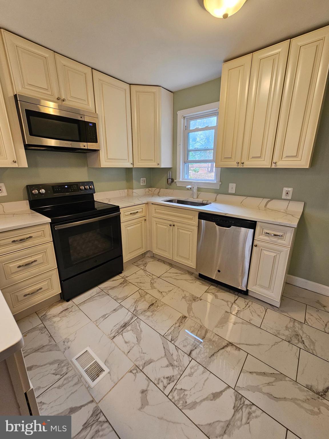 MICHIGAN PARK HILLS - Residential Lease