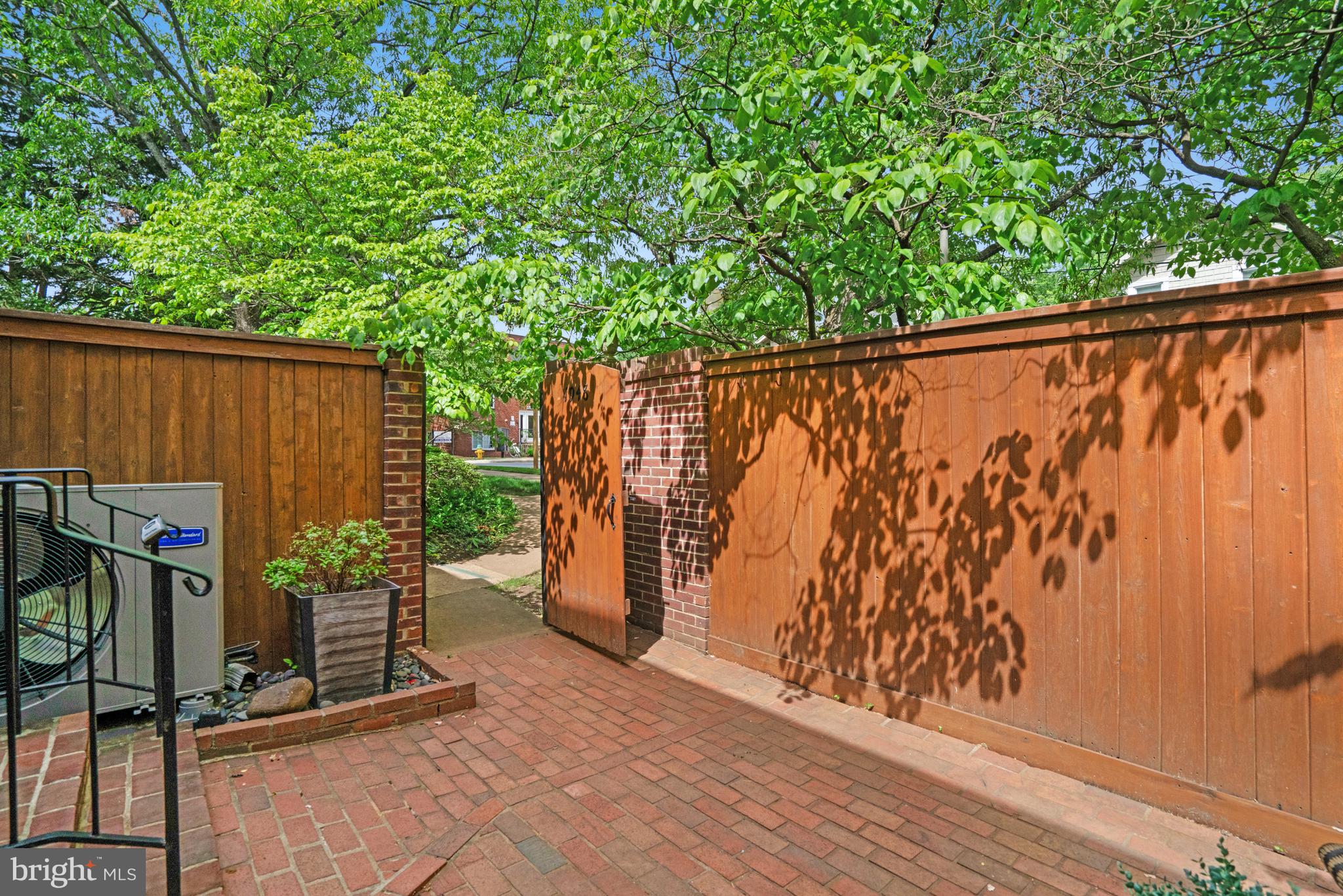 CALVERT COURT - Residential