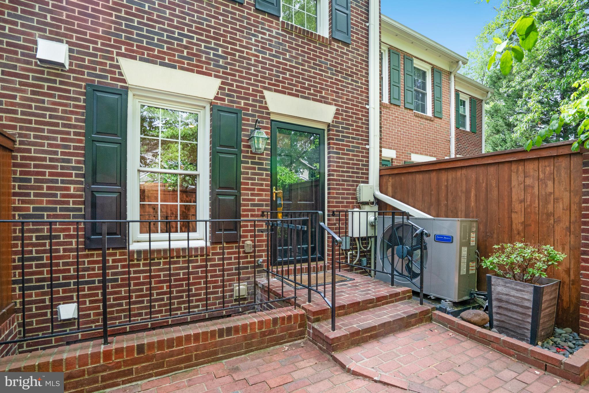 CALVERT COURT - Residential