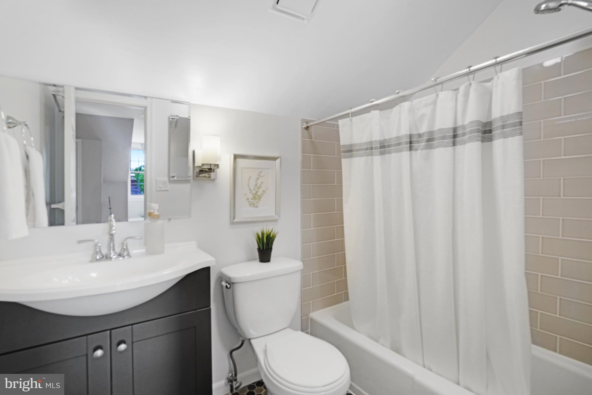 CALVERT COURT - Residential