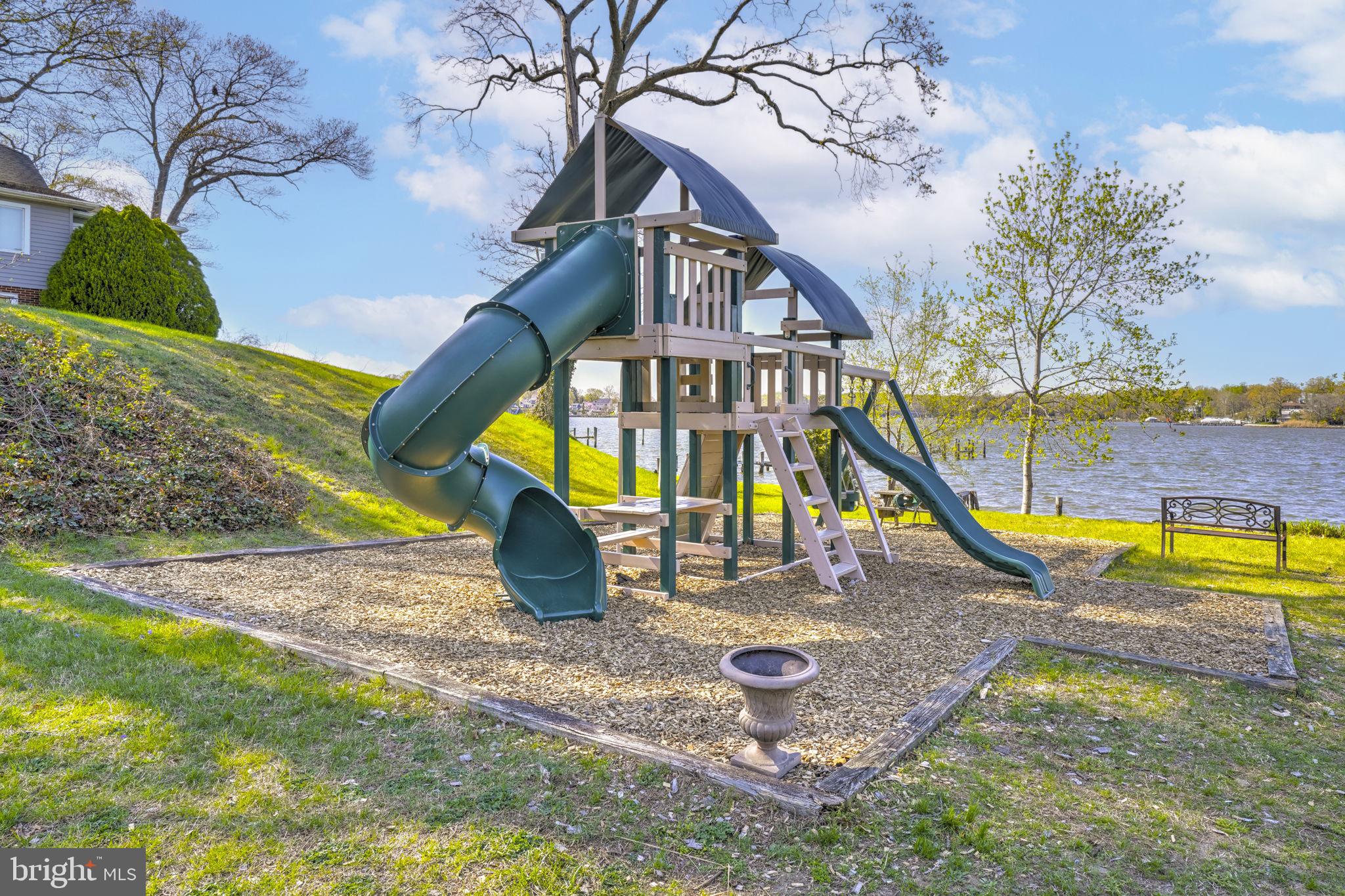 EDGEWATER BEACH - Residential