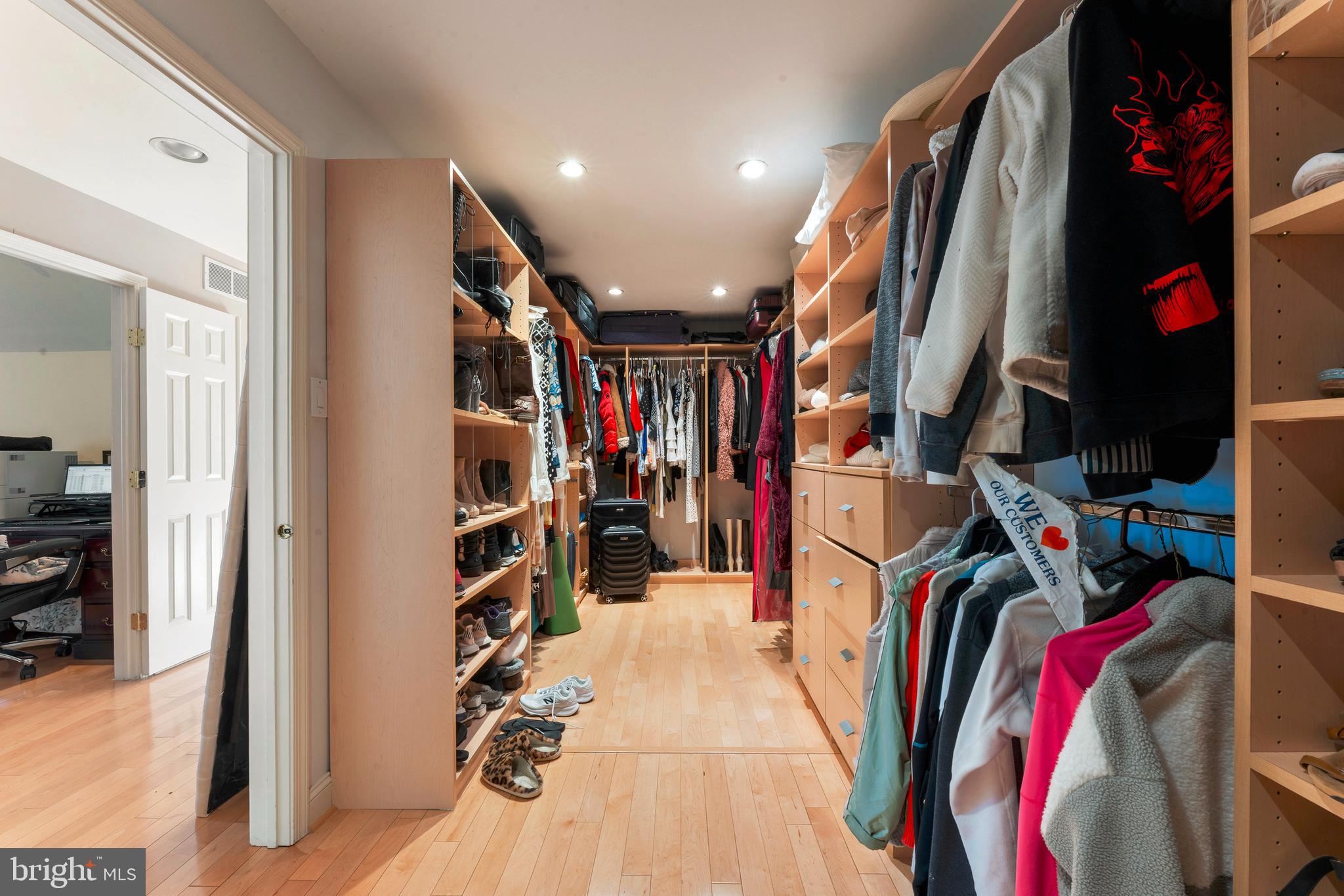 NORTHAMPTON CHASE - Residential