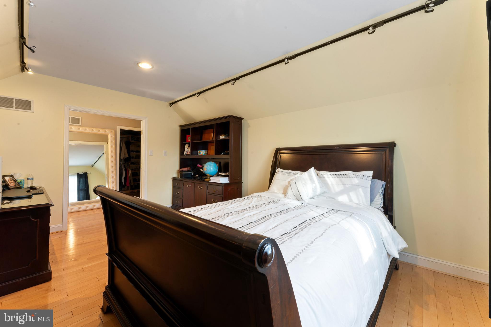 NORTHAMPTON CHASE - Residential