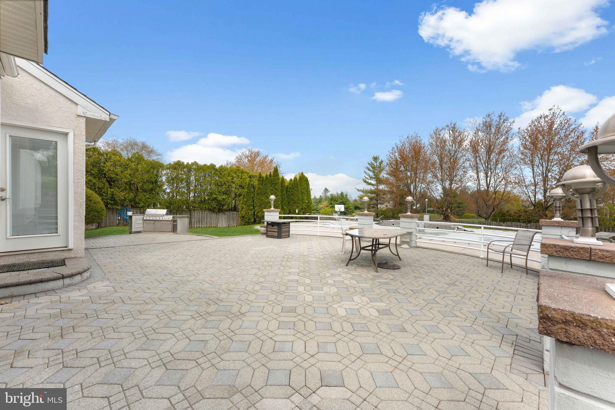 NORTHAMPTON CHASE - Residential