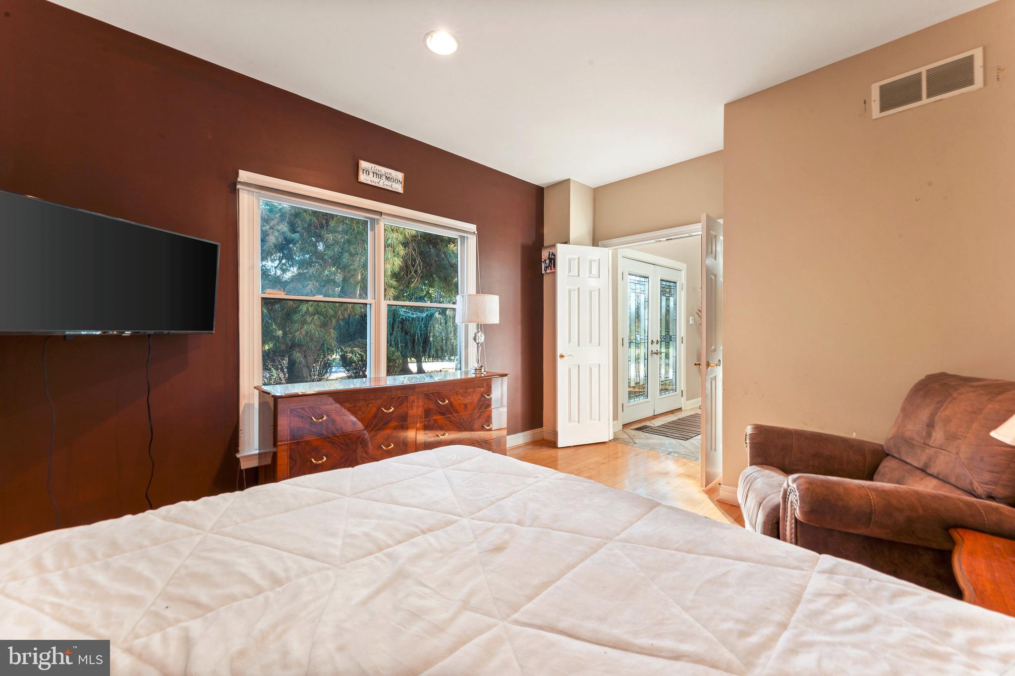 NORTHAMPTON CHASE - Residential