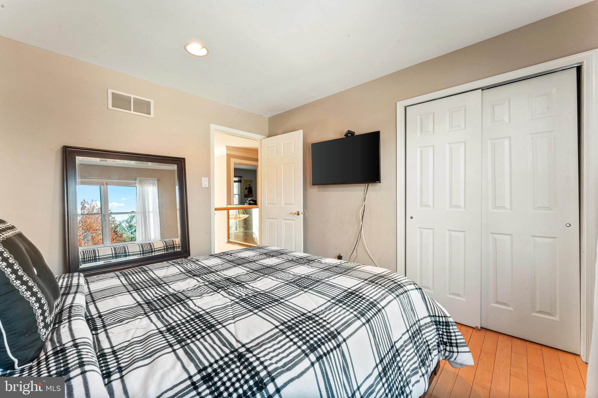 NORTHAMPTON CHASE - Residential