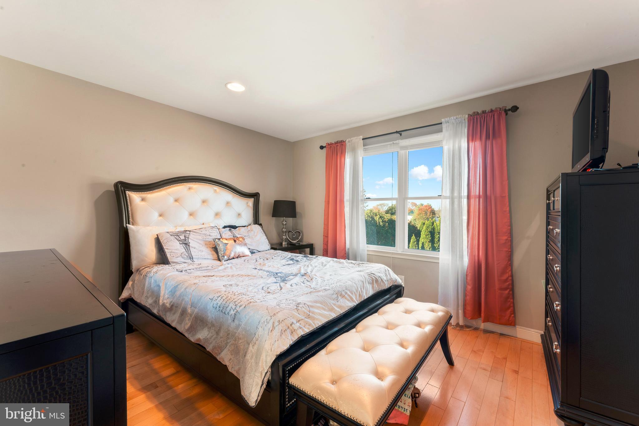 NORTHAMPTON CHASE - Residential