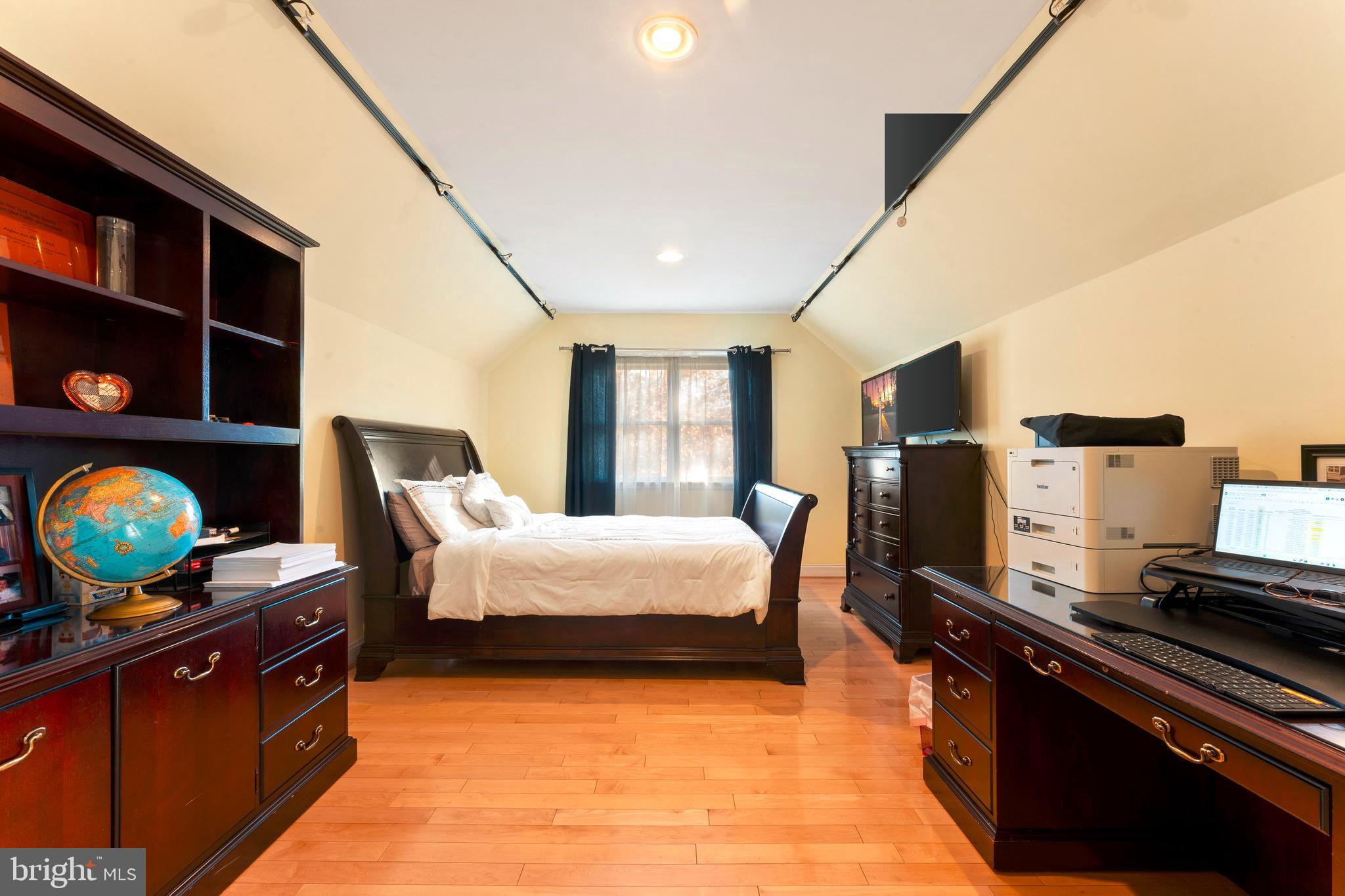 NORTHAMPTON CHASE - Residential