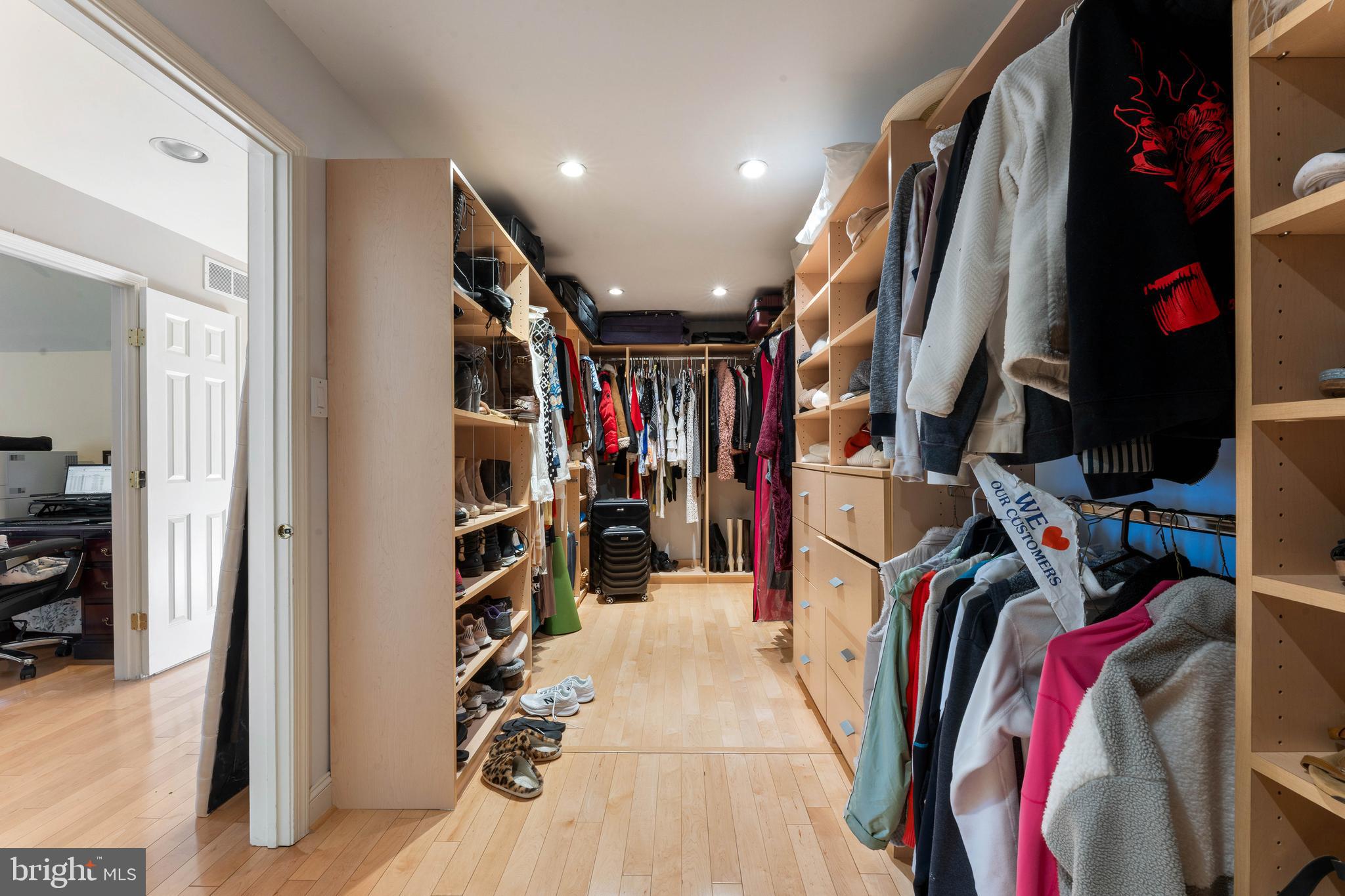 NORTHAMPTON CHASE - Residential