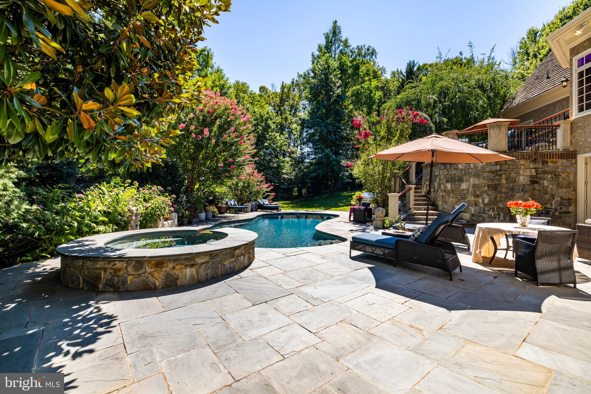 GLADWYNE - Residential