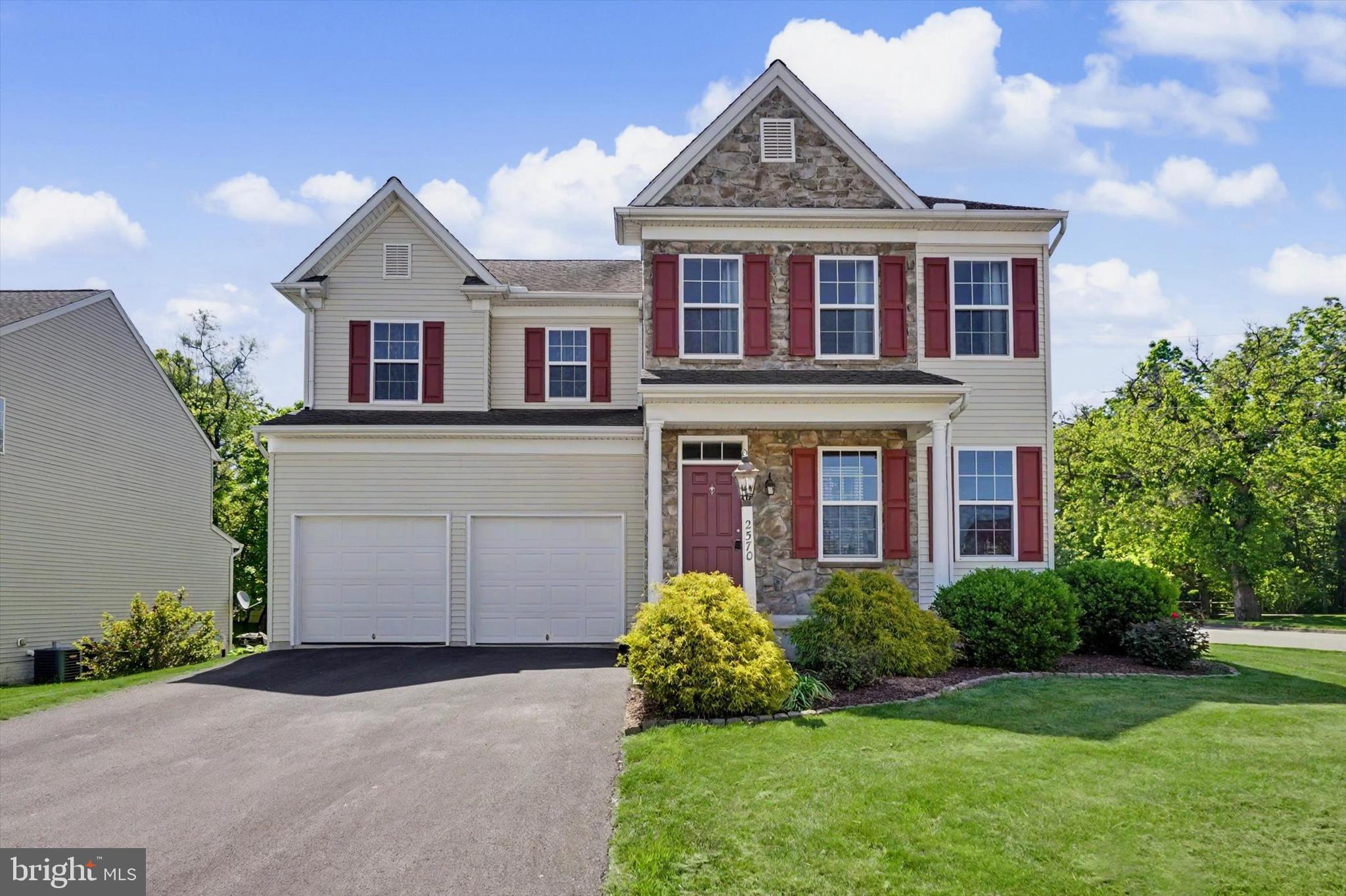 2570 CARRIAGE LANE