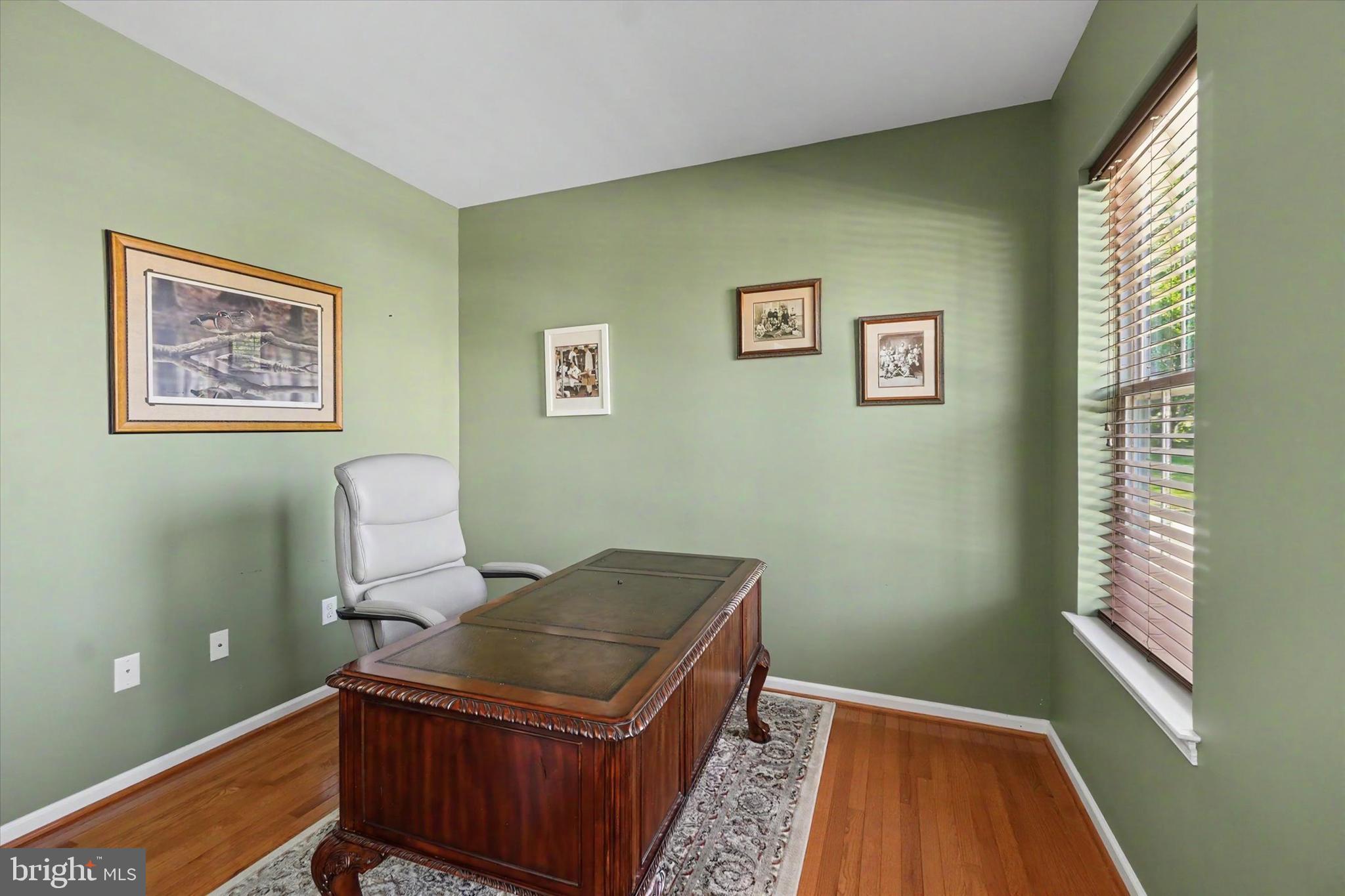 2570 CARRIAGE LANE