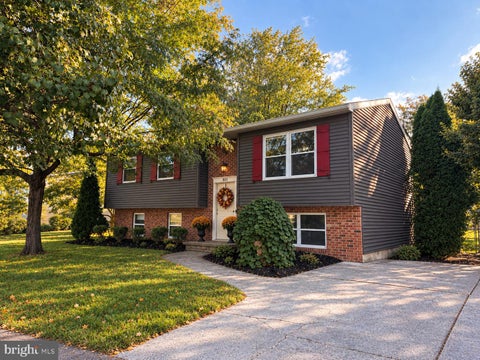Photo of 801 Mountain View Street, HARRISBURG, PA 17112 (MLS # PADA2064208)