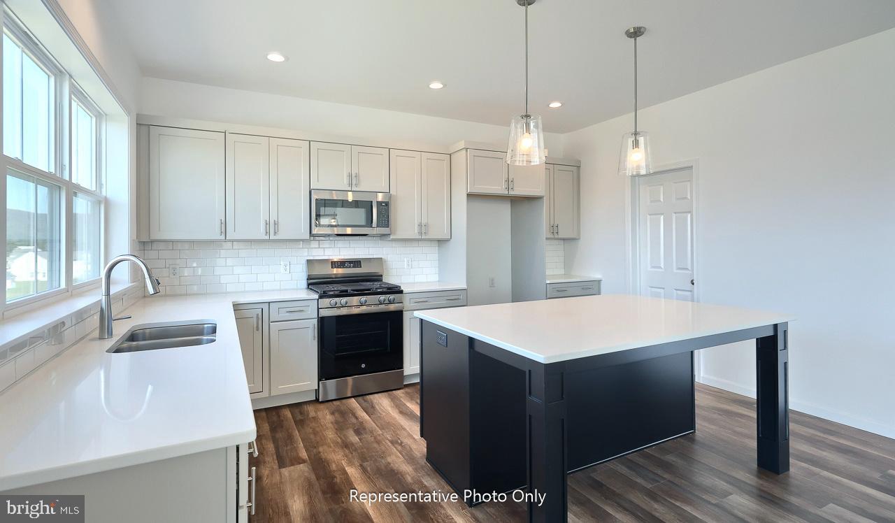 MOUNTAIN VIEW ESTATES - Residential