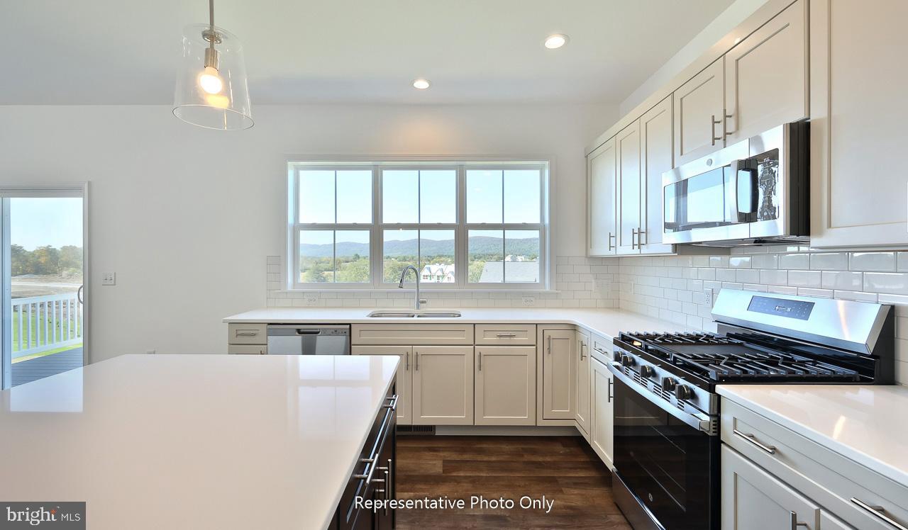 MOUNTAIN VIEW ESTATES - Residential