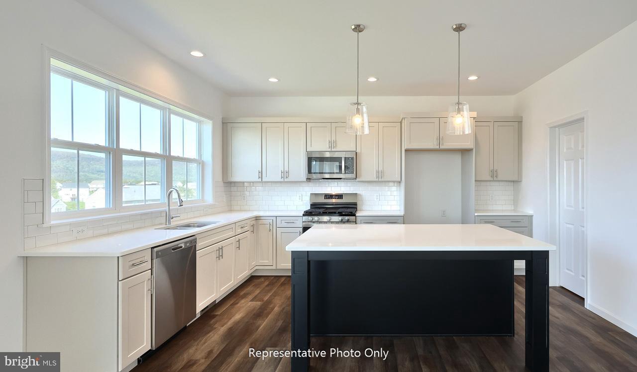 MOUNTAIN VIEW ESTATES - Residential