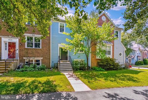 Townhouse For Sale - 18123 Homeland Drive<br/> OLNEY, MD 20832