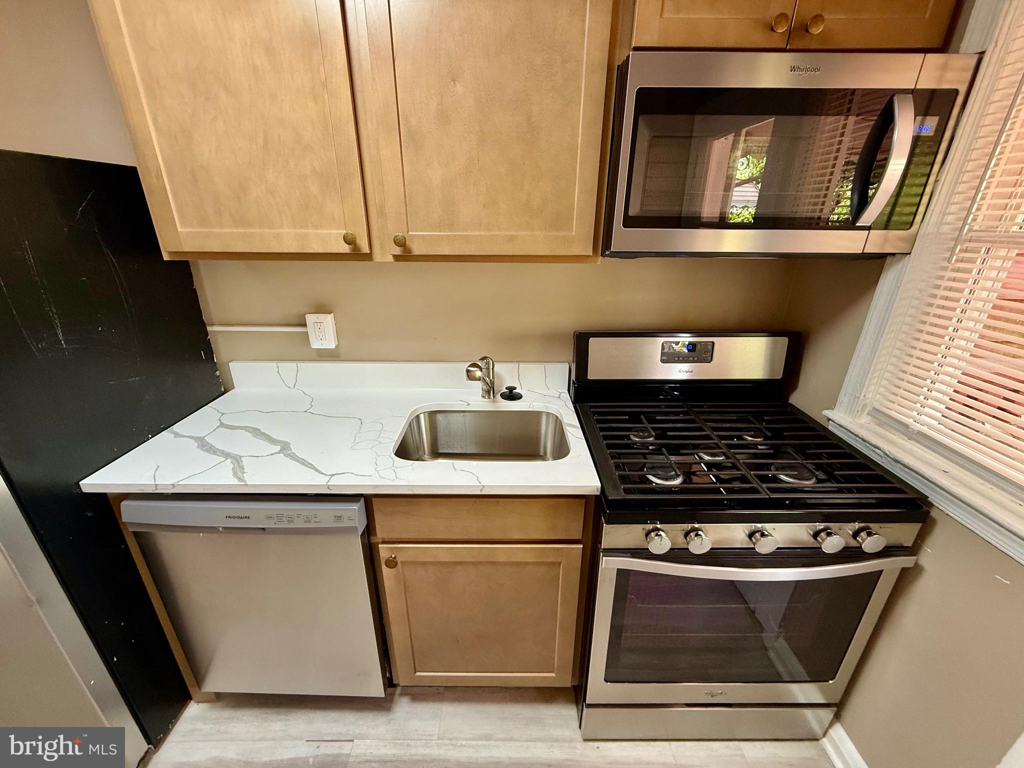 708 WOODINGTON ROAD S
