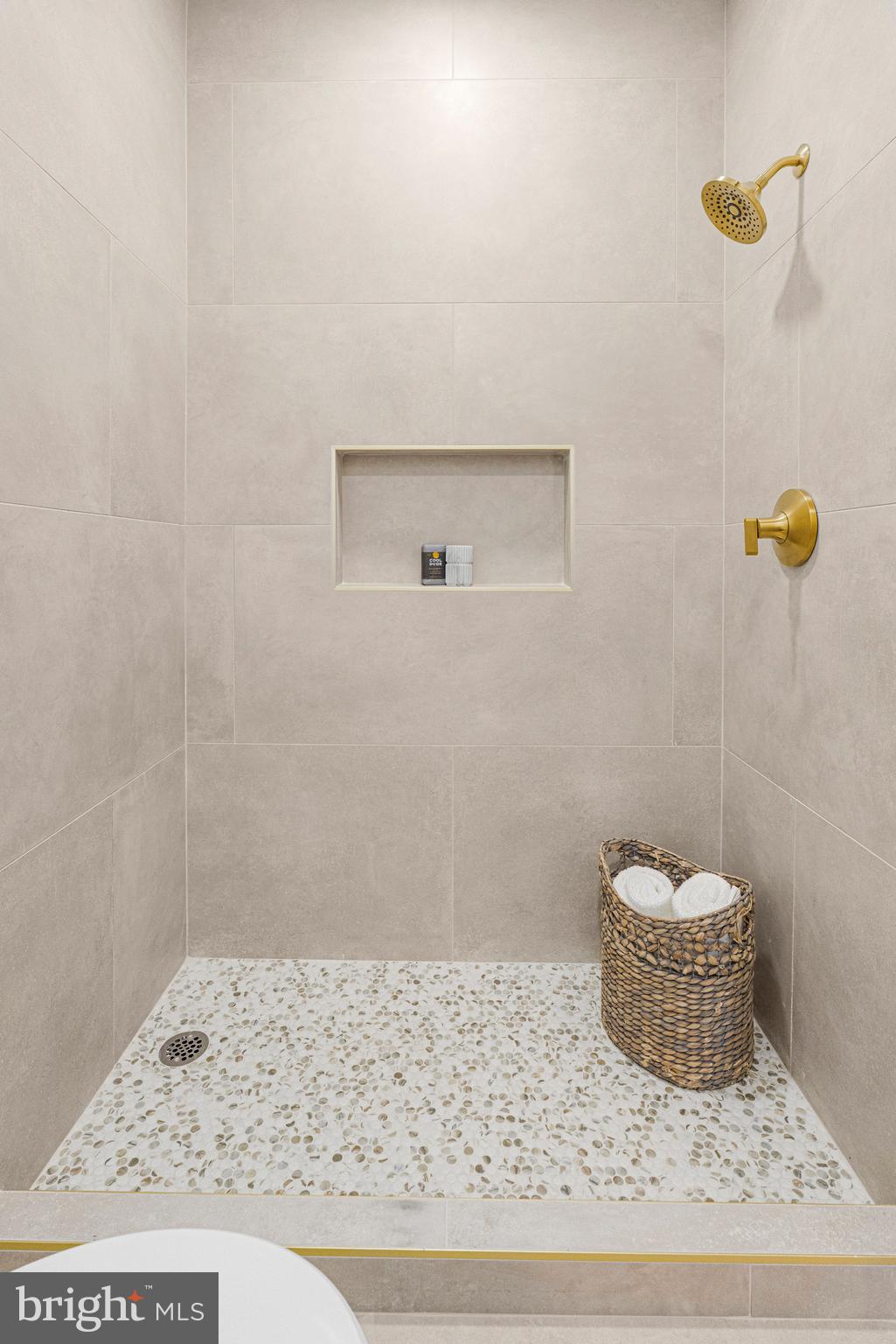 BROADWAY EAST - Residential