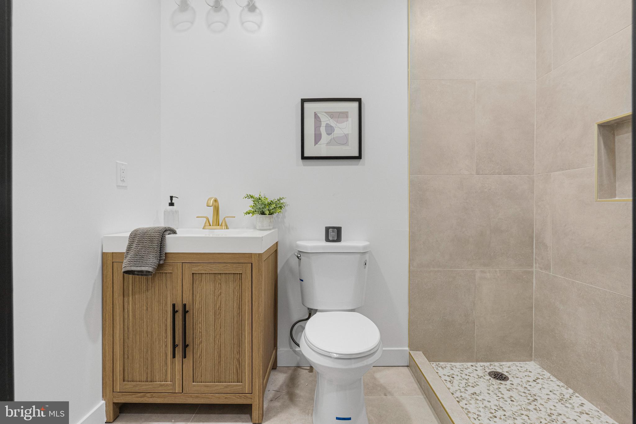 BROADWAY EAST - Residential