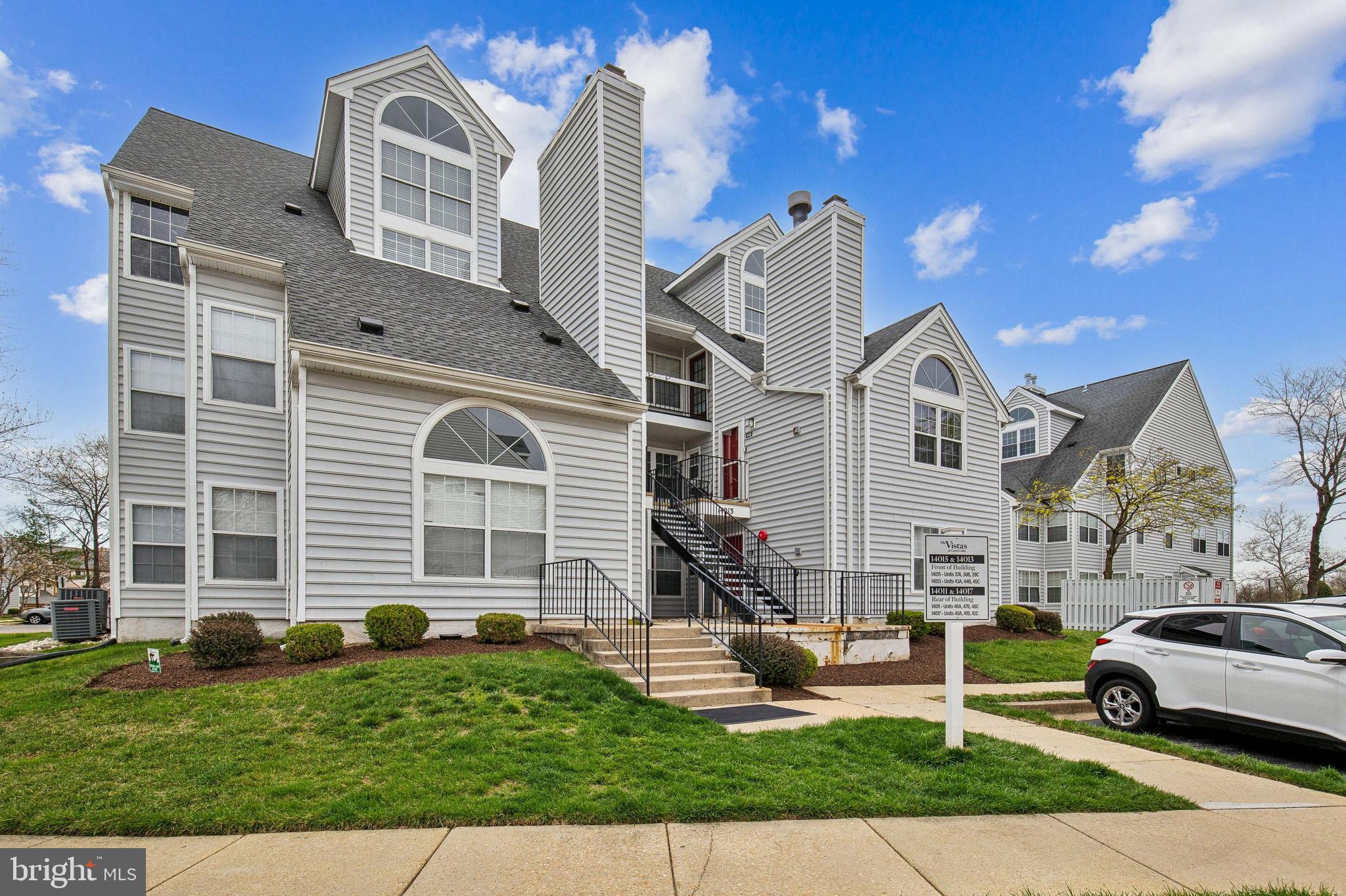 VISTAS AT LAUREL LAKES - Residential