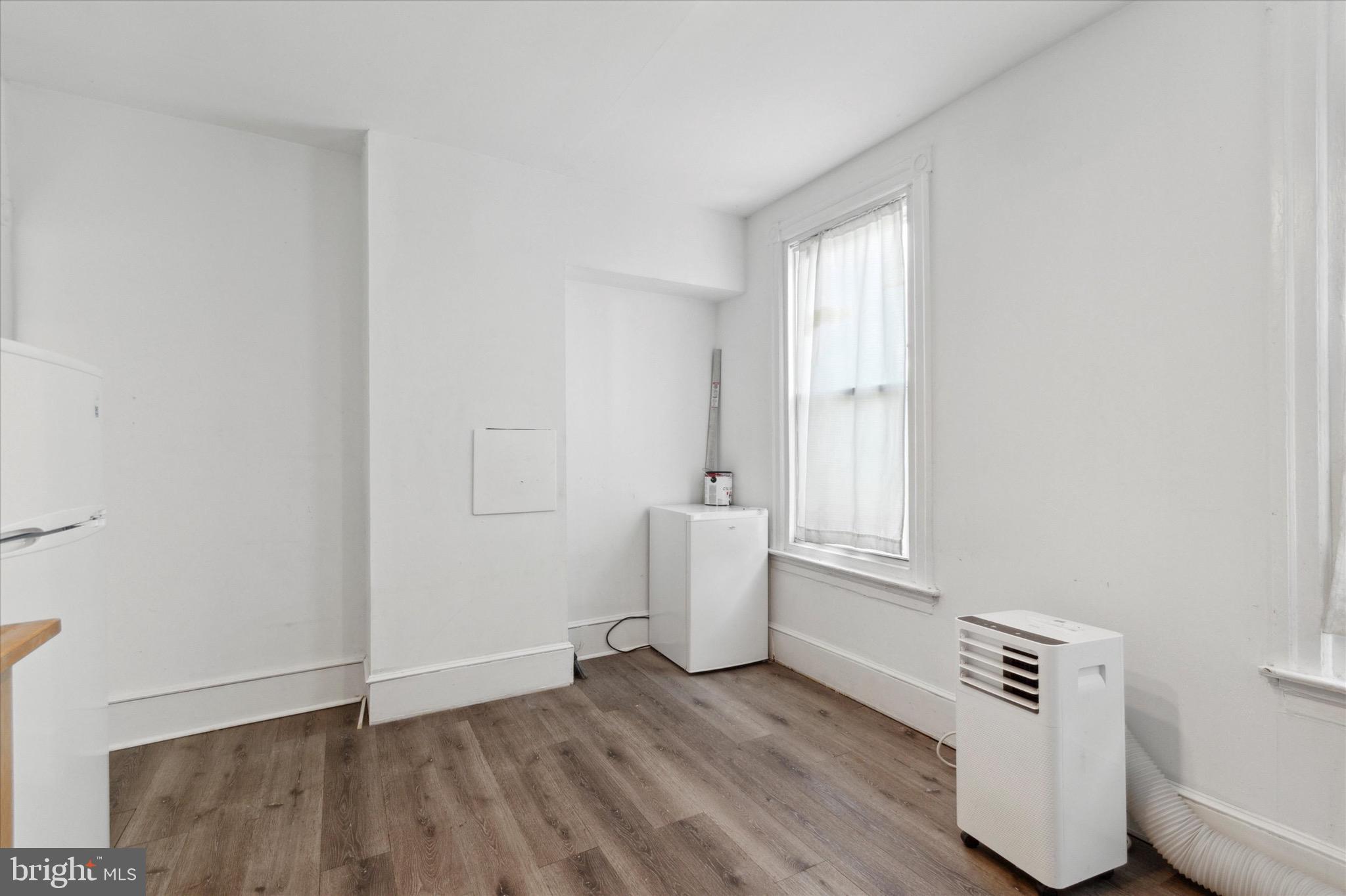 FERN ROCK - Residential Lease