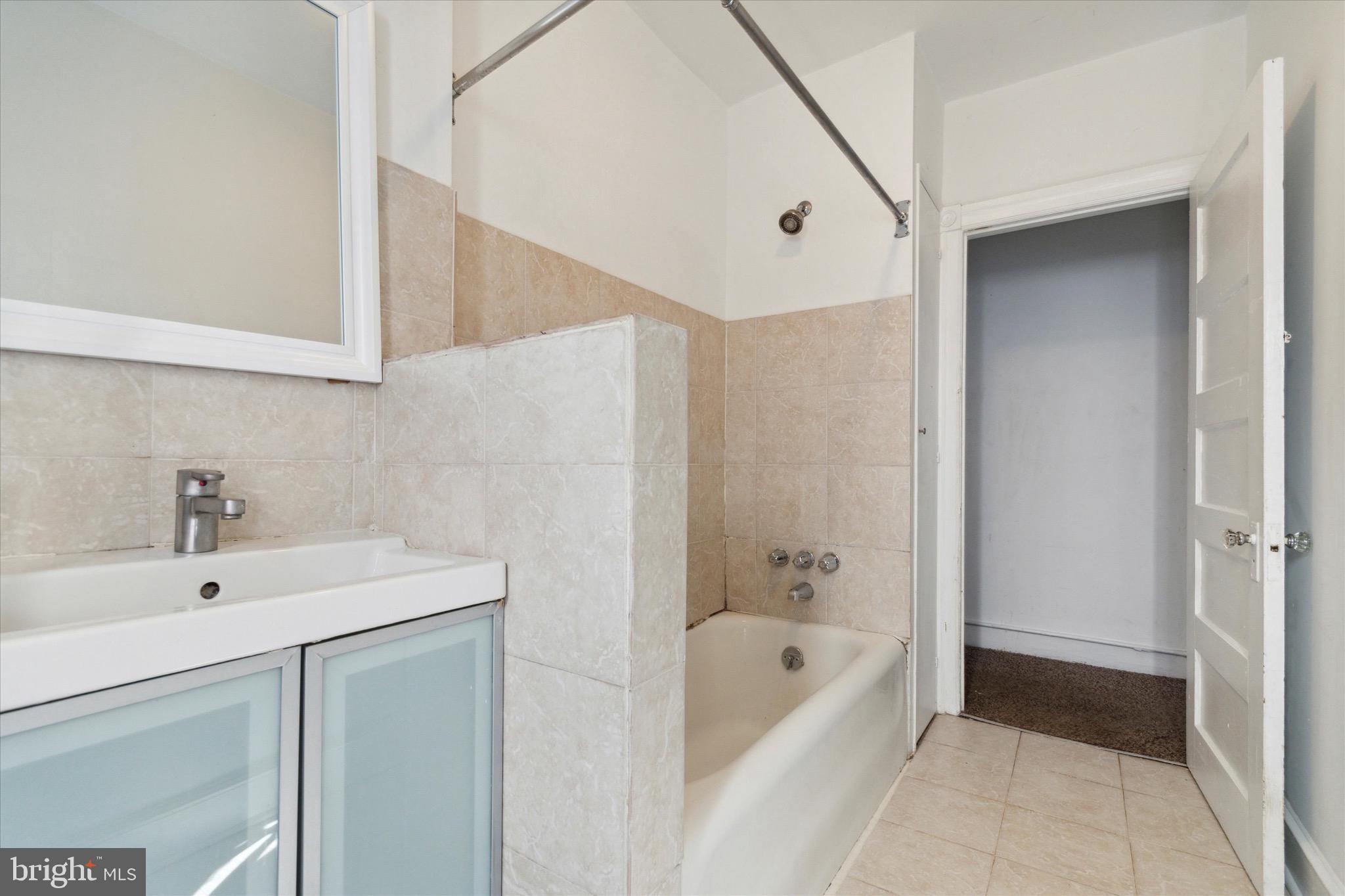 FERN ROCK - Residential Lease