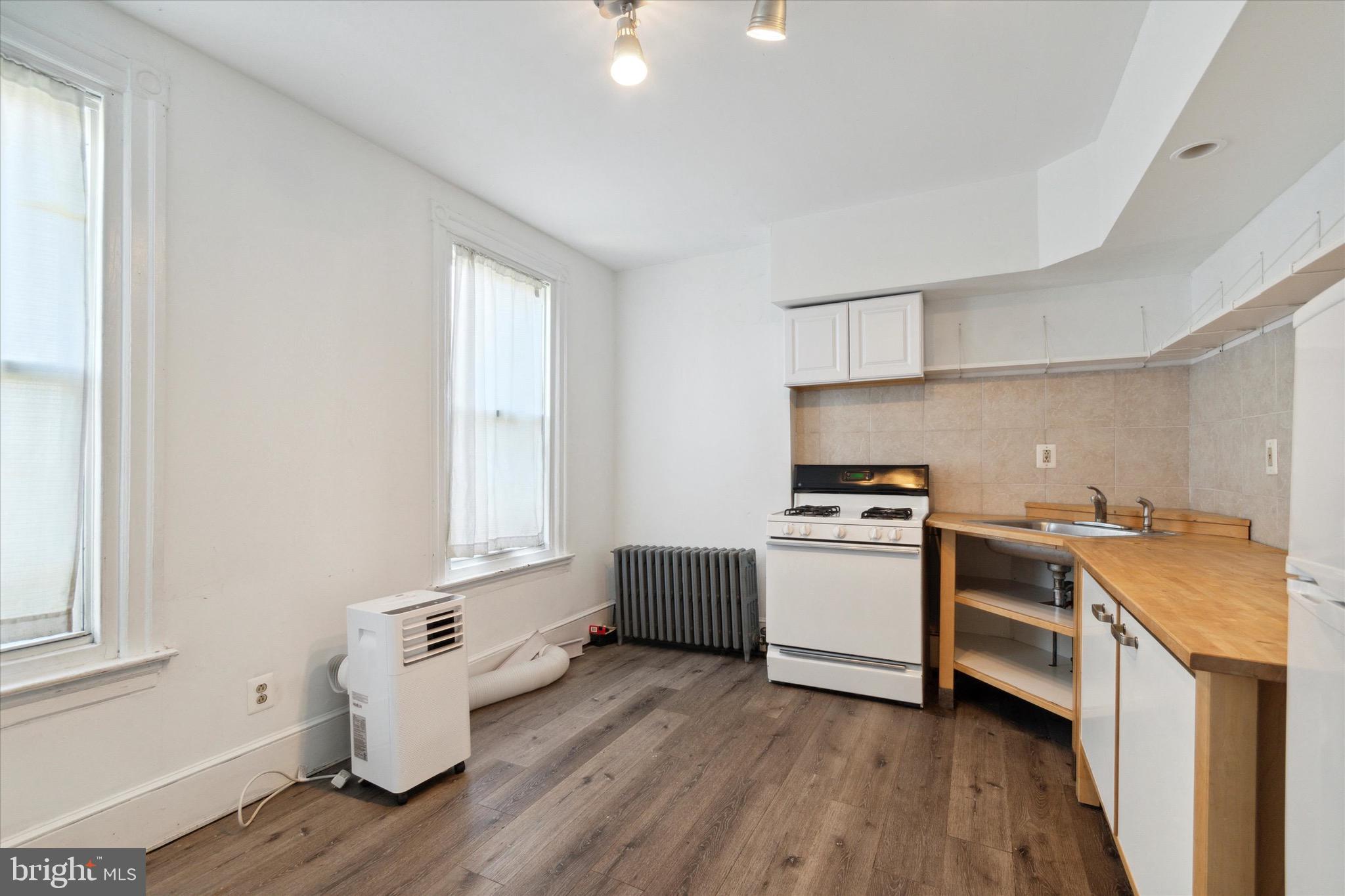 FERN ROCK - Residential Lease