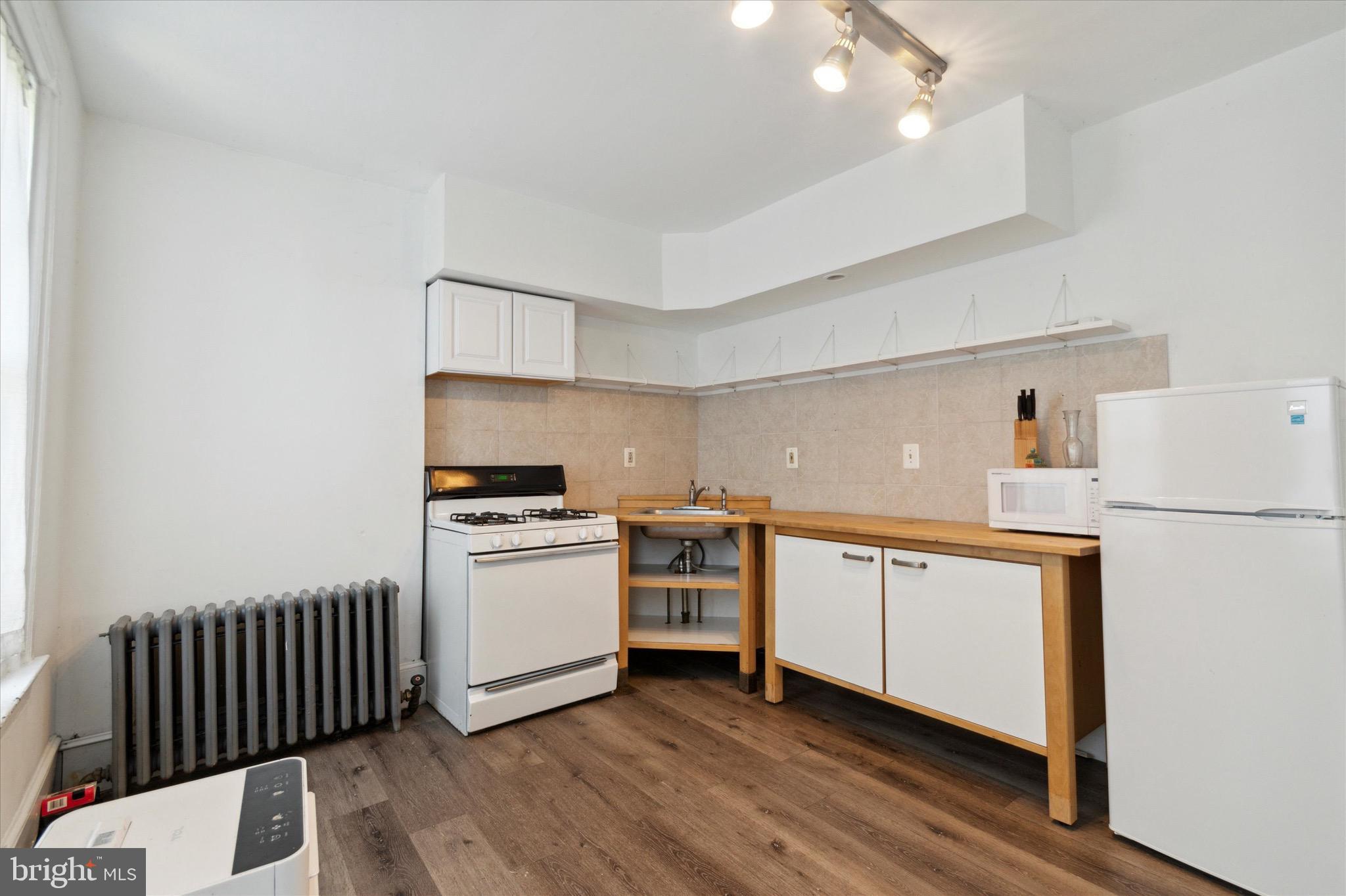 FERN ROCK - Residential Lease