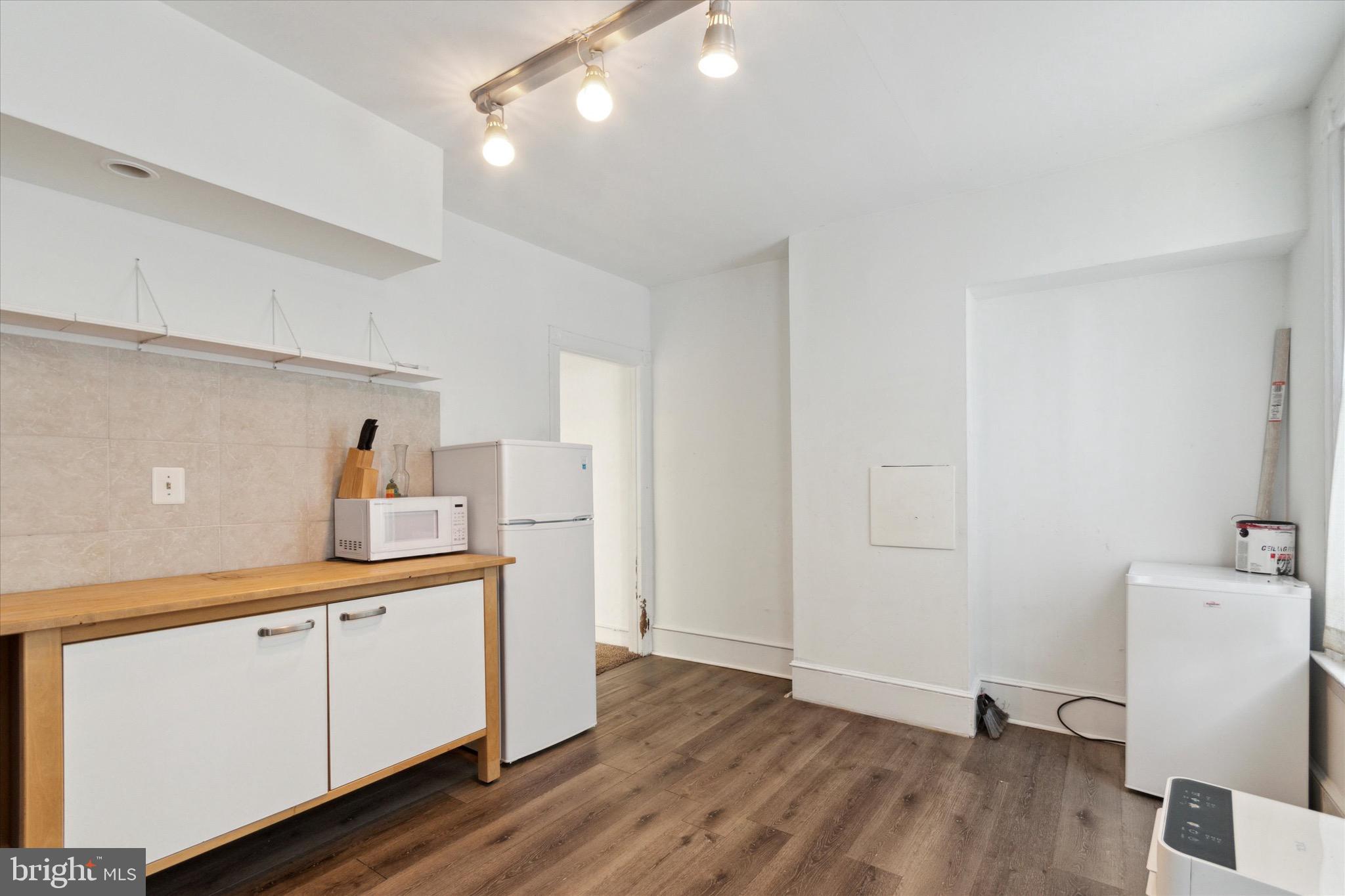 FERN ROCK - Residential Lease